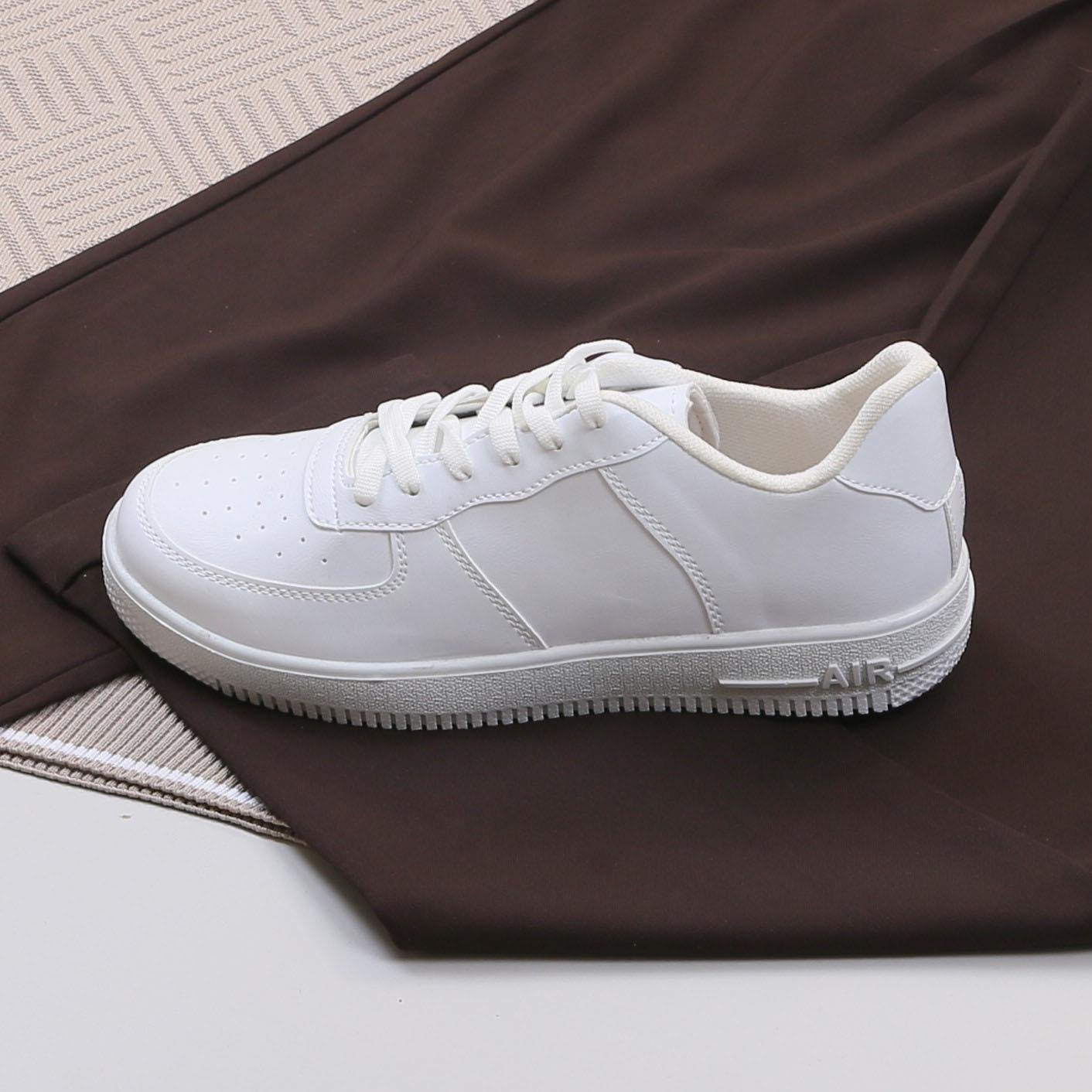 Bej Triko Polo Yaka Tişört Pileli Pantolon Ayakkabı Kombin