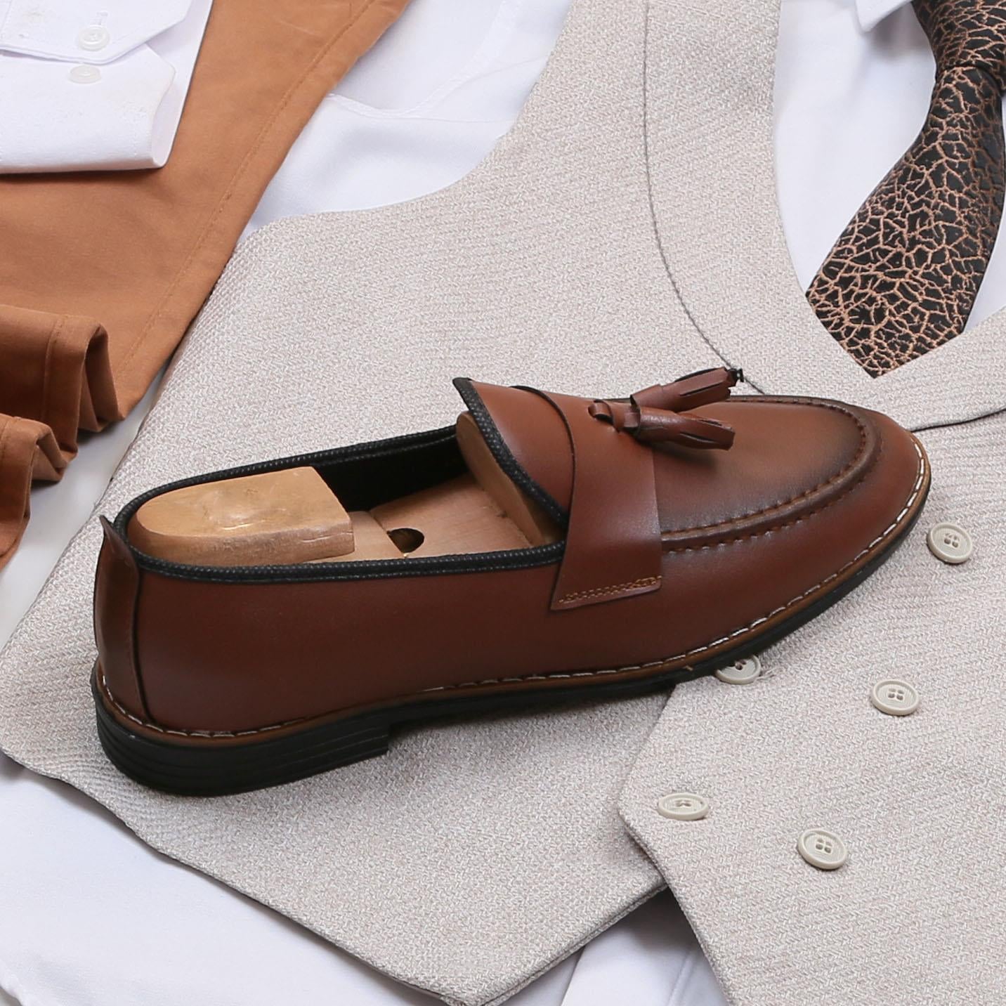 Bej Yelek Gömlek Pantolon Ayakkabı Kombin