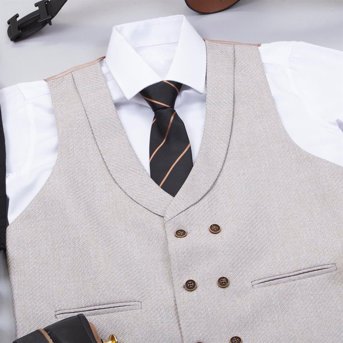 Bej Yelek Gömlek Pantolon Ayakkabı Kombin