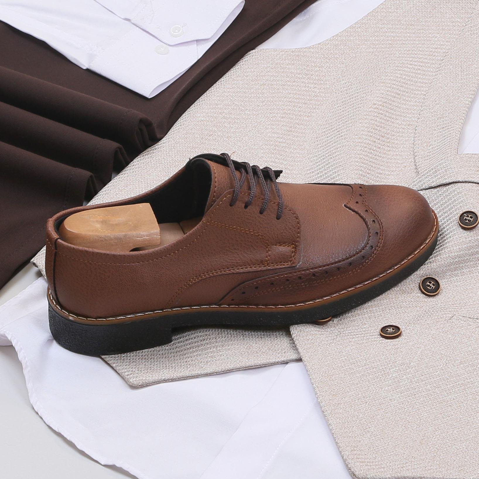 Bej Yelek Gömlek Pantolon Ayakkabı Kombin