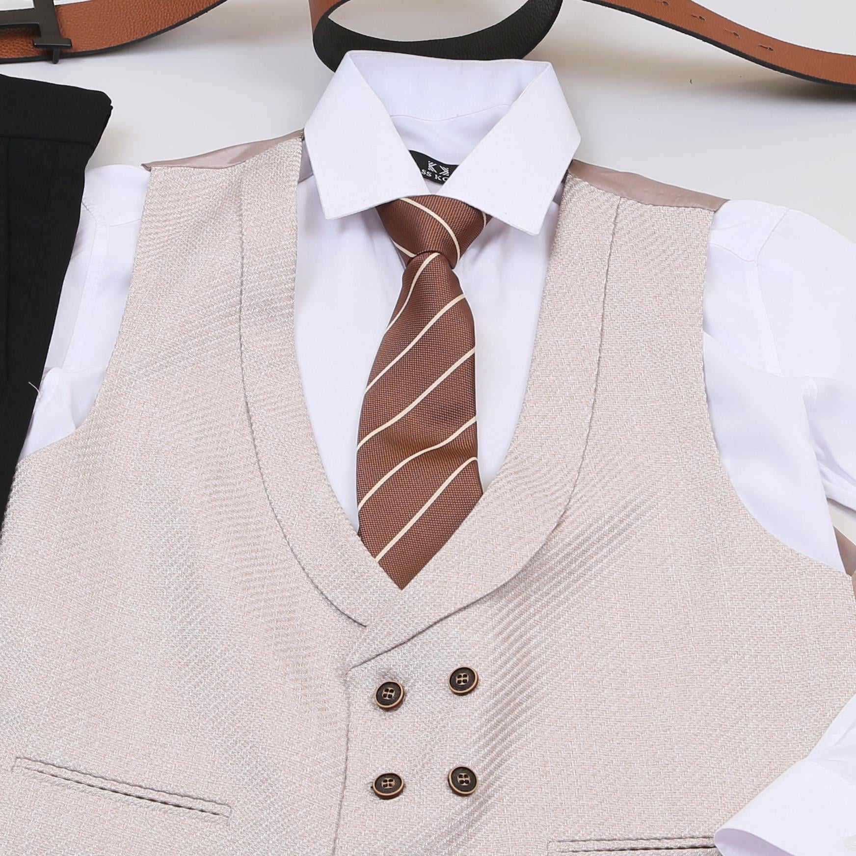 Bej Yelek Gömlek Pantolon Ayakkabı Kombin