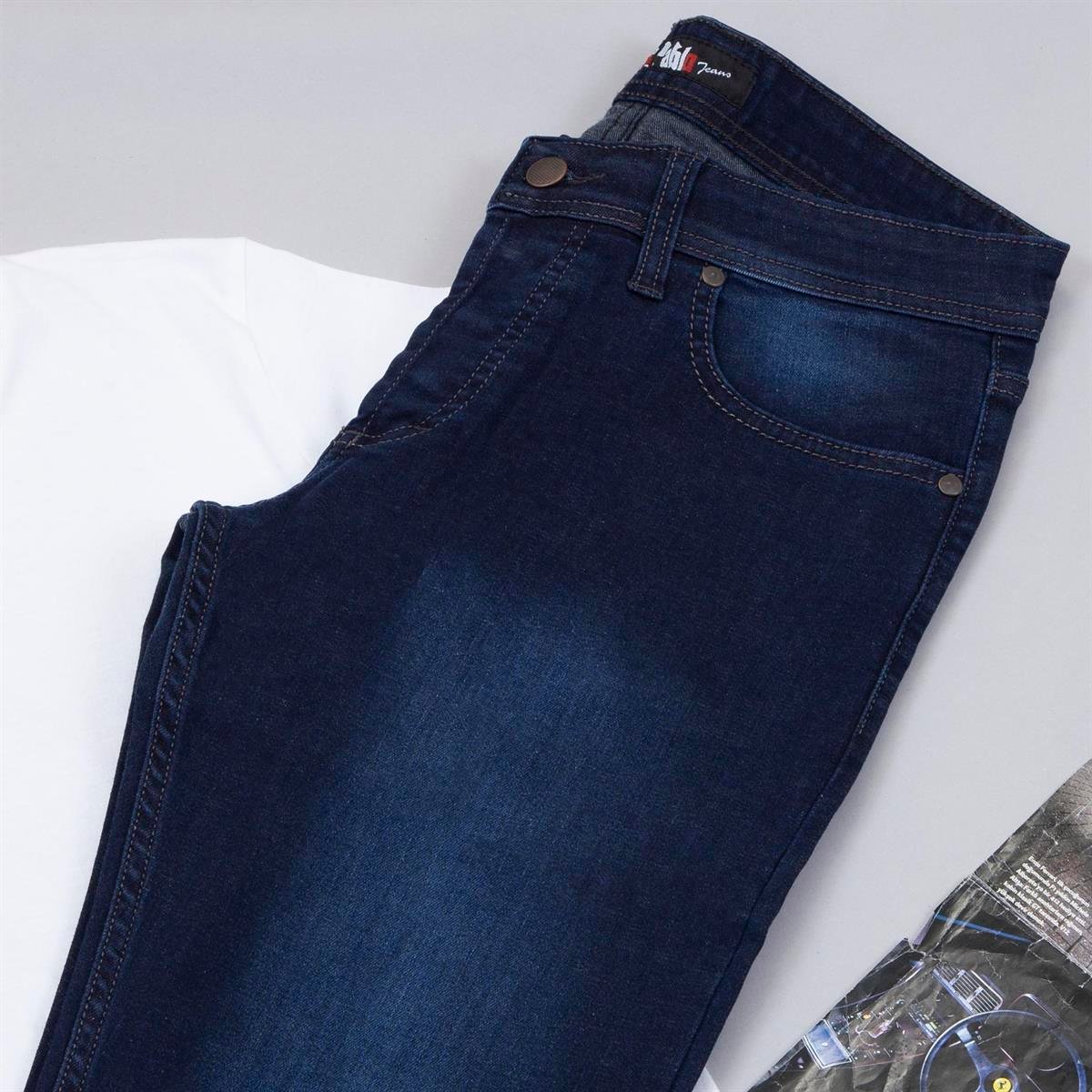 Beyaz Basic Tişört Pantolon Ayakkabı Kombin