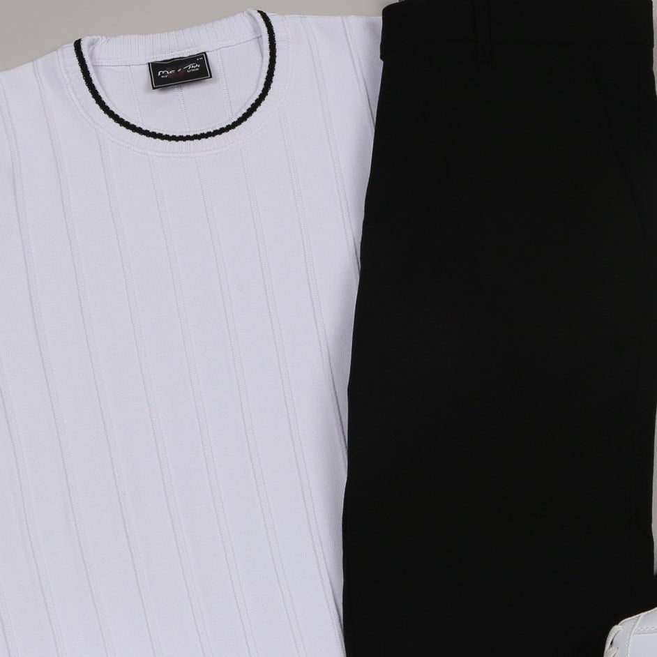 beyaz bisiklet yaka Triko Polo Yaka Tişört siyah kumaş  pantolon  ayakkabı Kombin