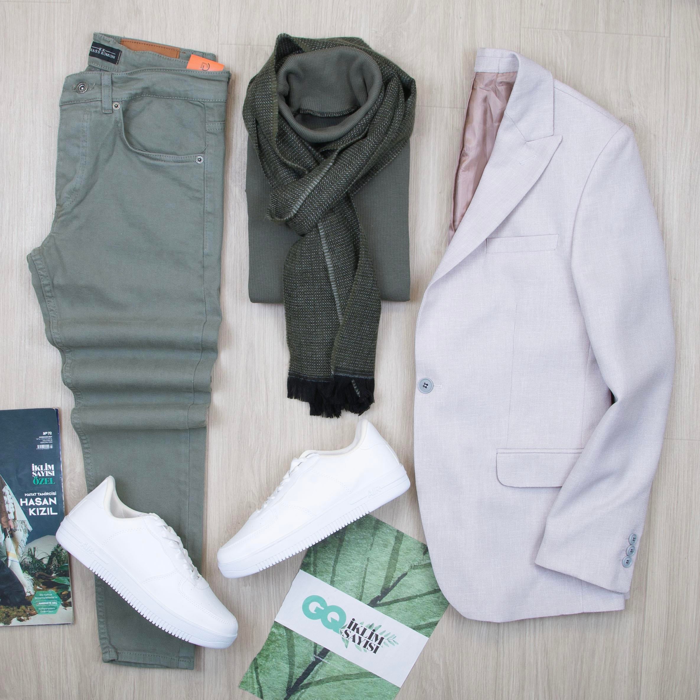 Beyaz Blazer Ceket Boğazlı Body Pantolon Ayakkabı Kombin