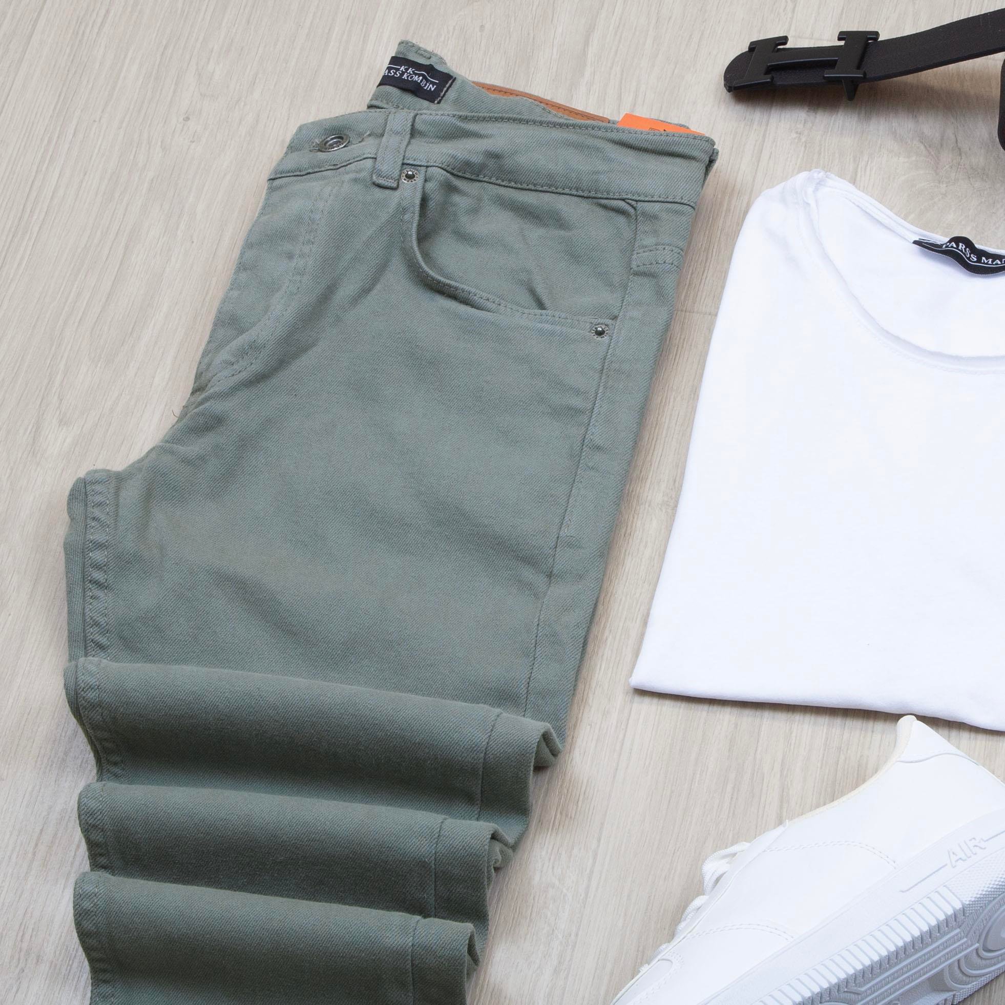 Beyaz Blazer Ceket Tişört Pantolon Ayakkabı Kombin