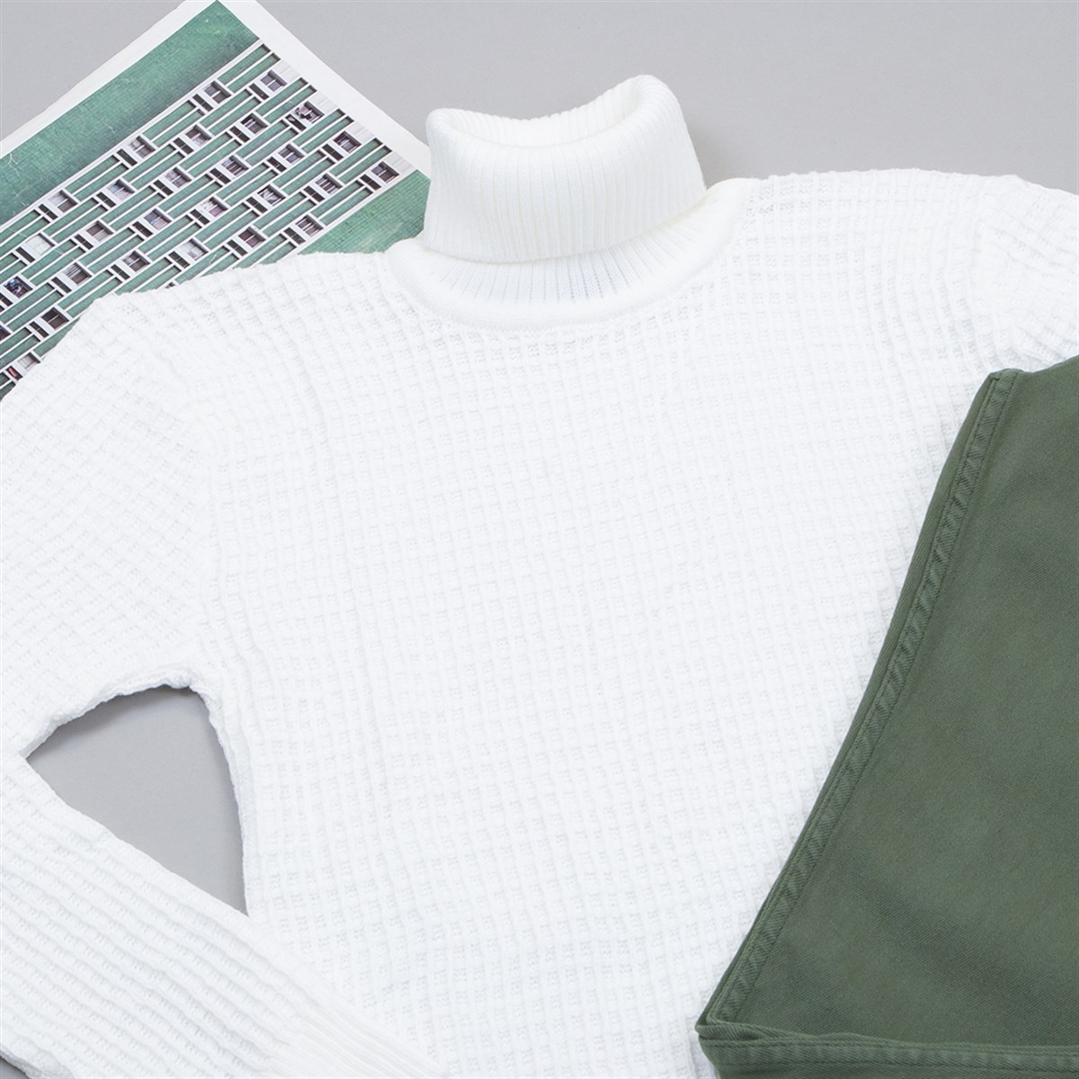 Beyaz Boğazlı Triko Kazak Pantolon Ayakkabı Kombin