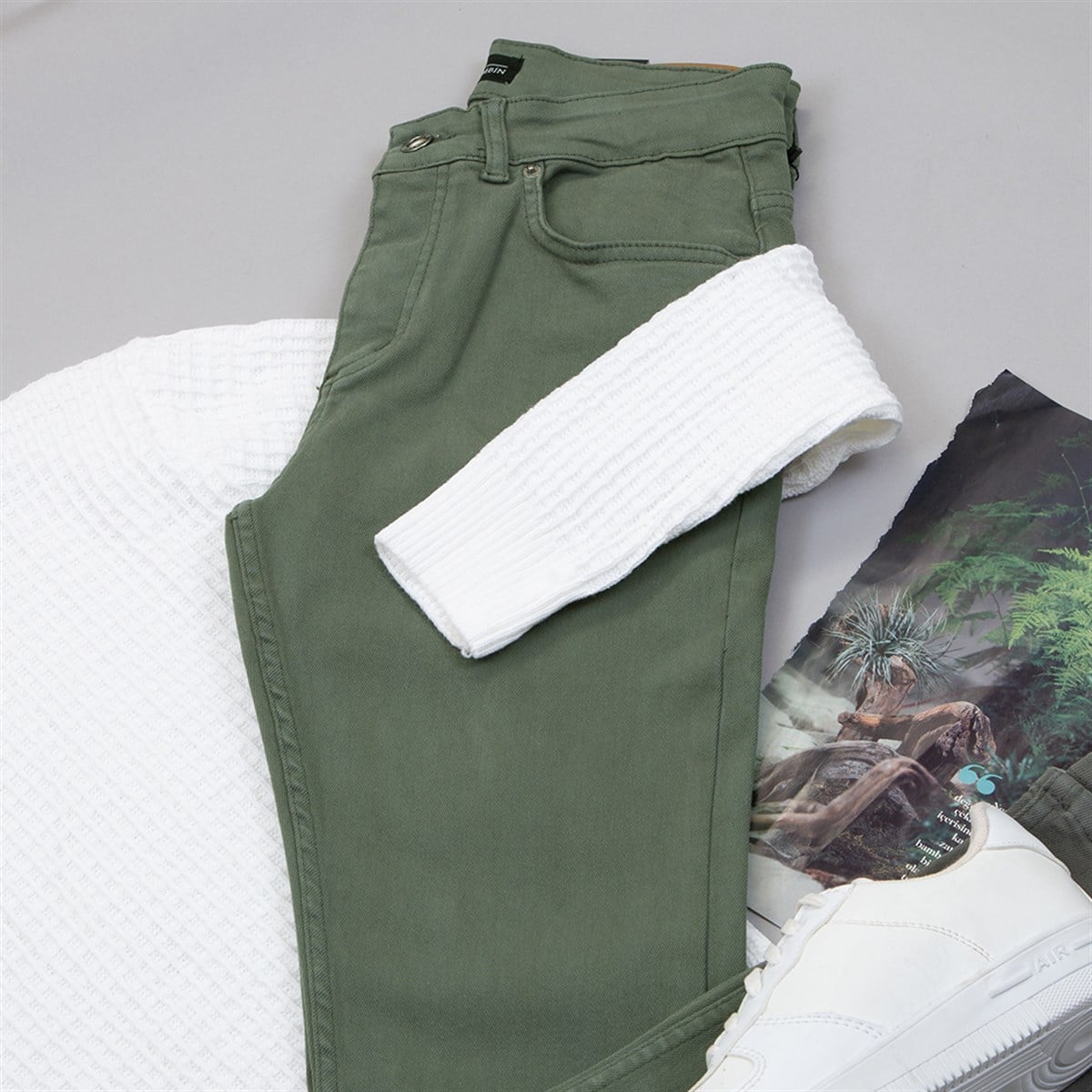 Beyaz Boğazlı Triko Kazak Pantolon Ayakkabı Kombin