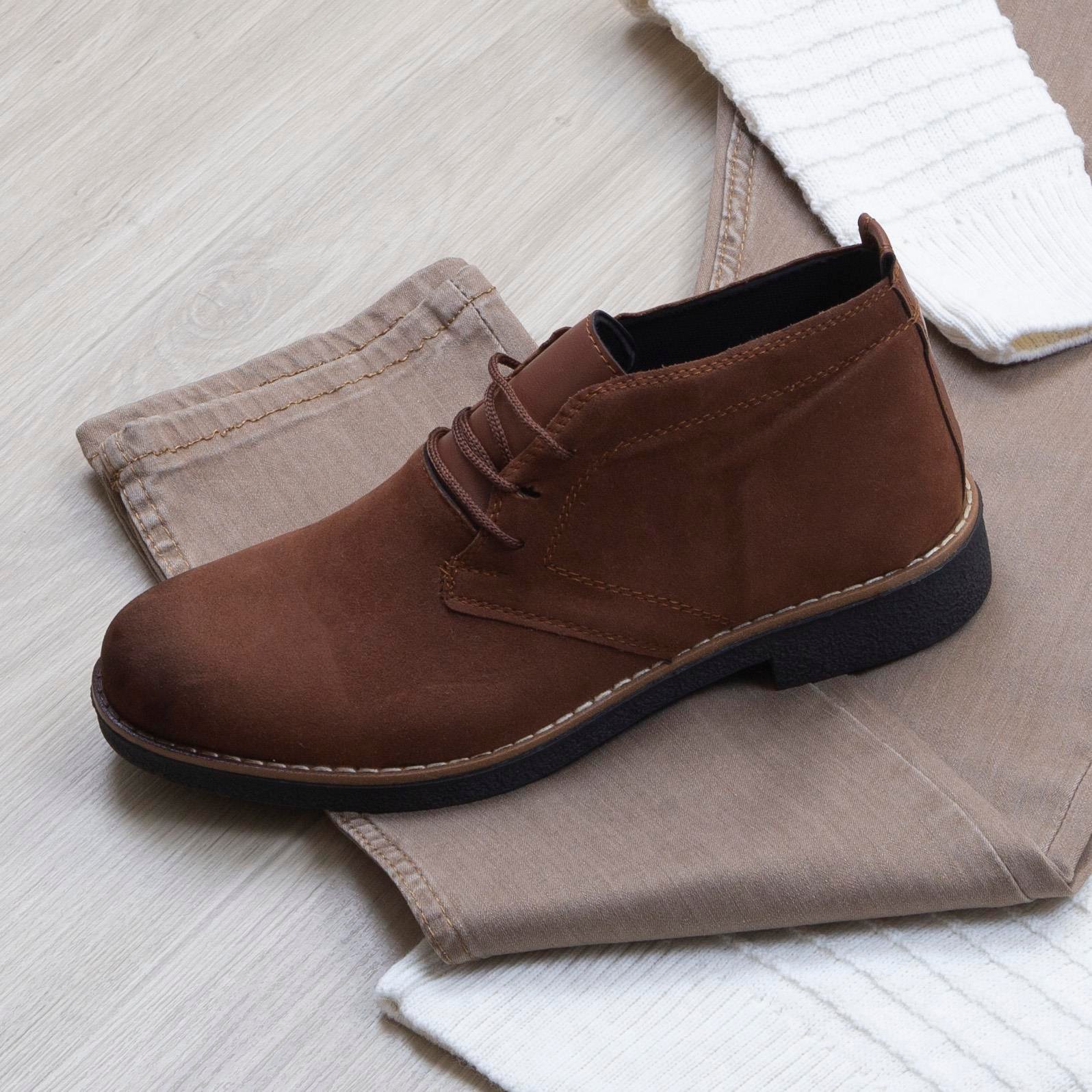 Beyaz Boğazlı Triko Kazak Pantolon Bot Kombin