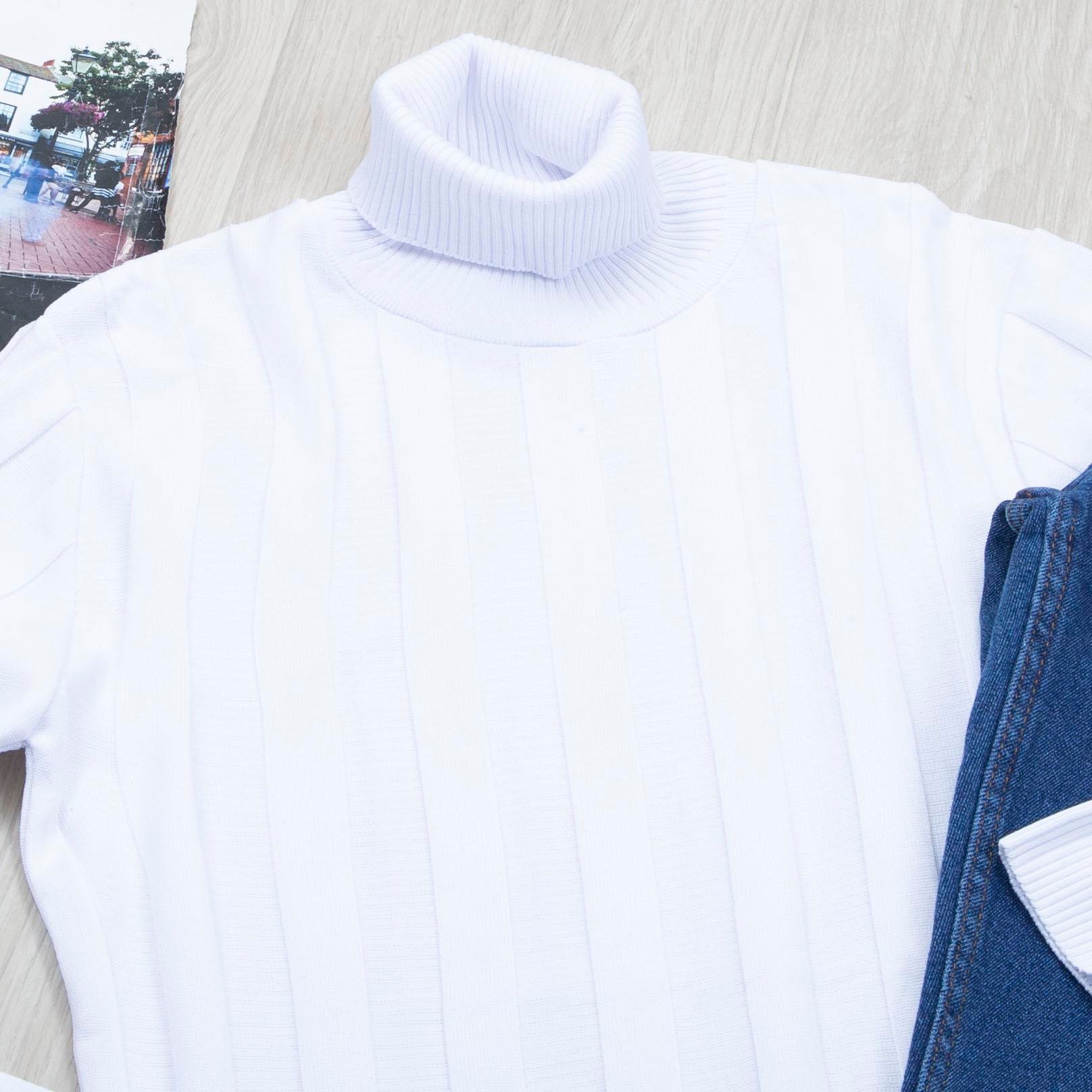 Beyaz Boğazlı Triko Kazak Pantolon Bot Kombin