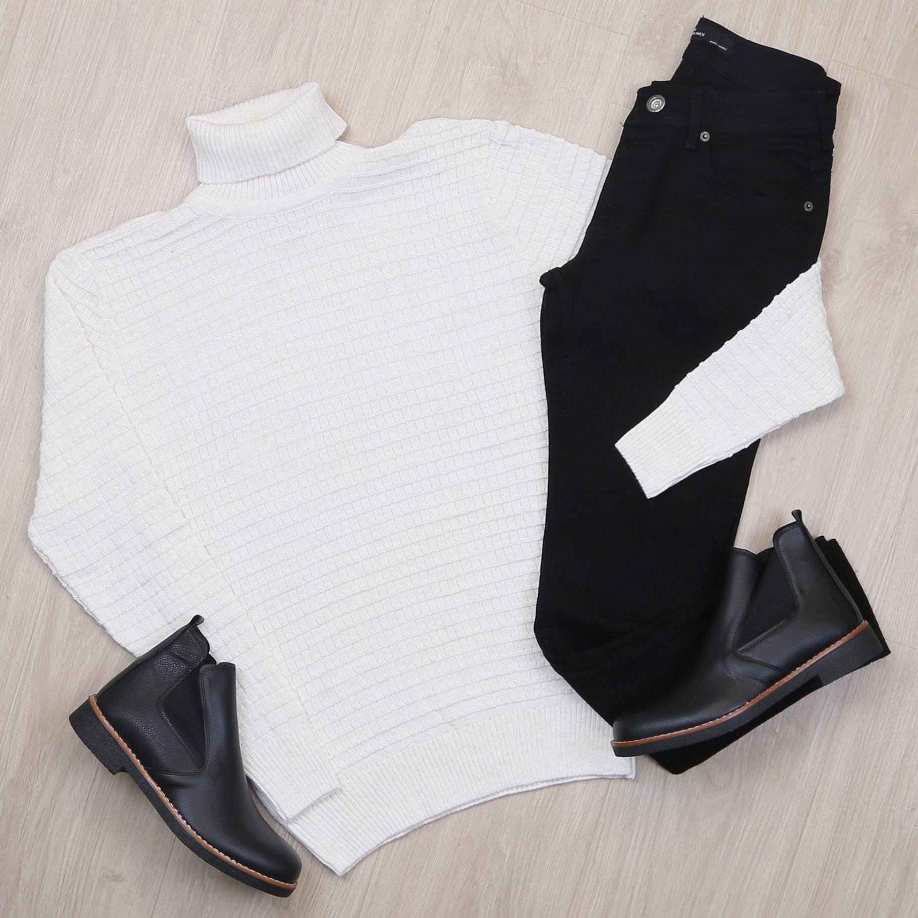 Beyaz Boğazlı Triko Kazak Pantolon Bot Kombin