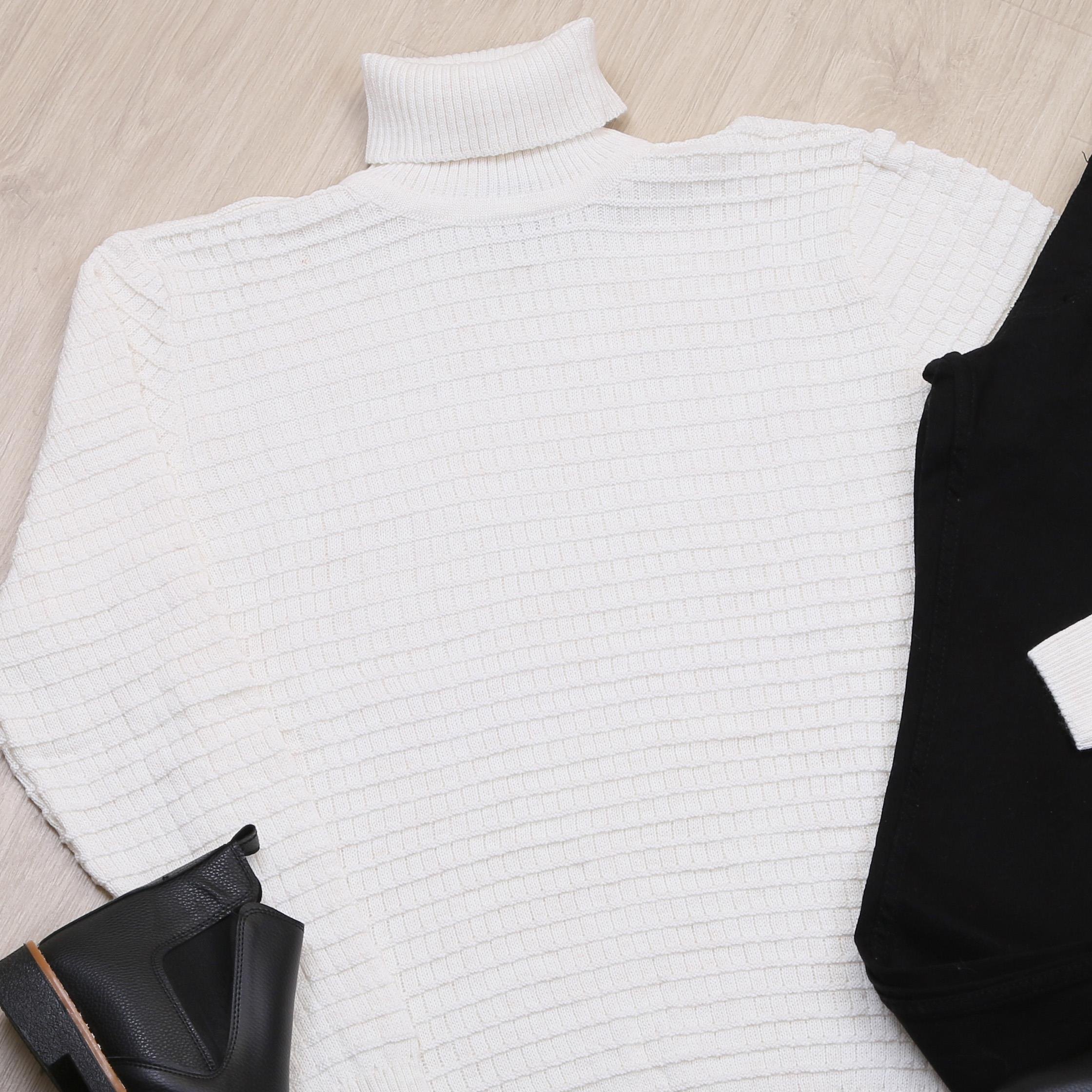 Beyaz Boğazlı Triko Kazak Pantolon Bot Kombin