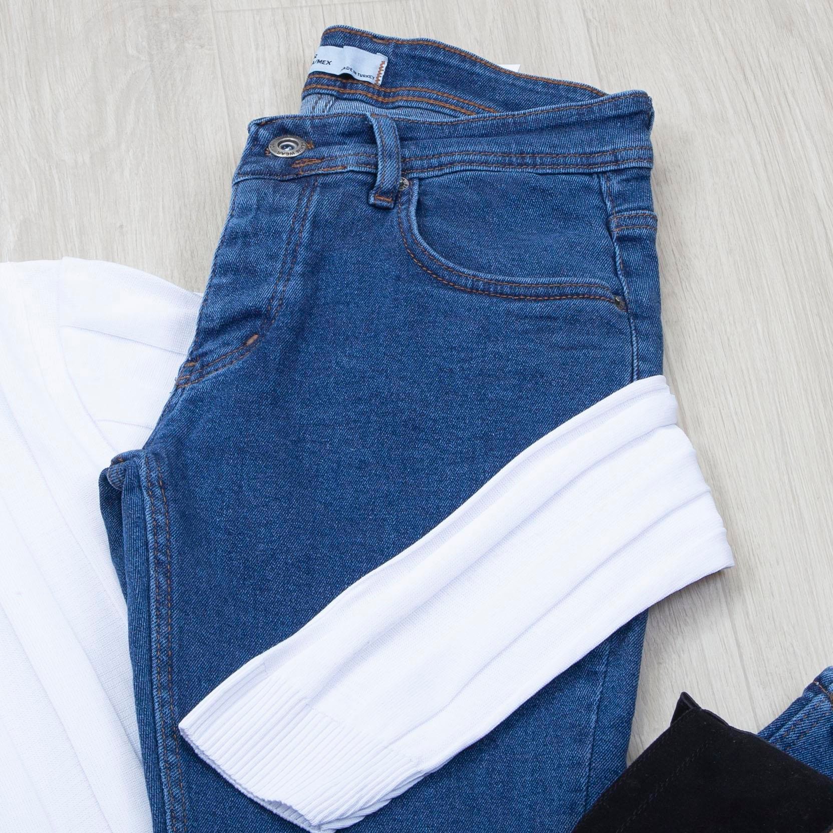 Beyaz Boğazlı Triko Kazak Pantolon Bot Kombin