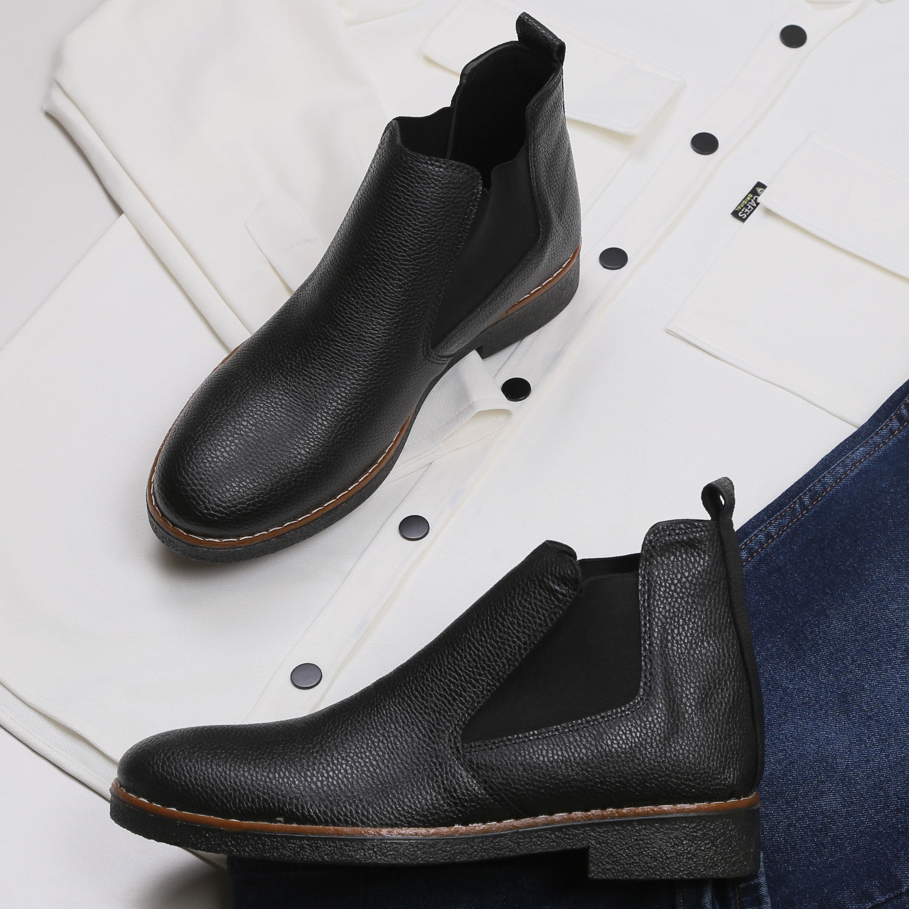 Beyaz Cepli Gömlek Pantolon Bot Kombini