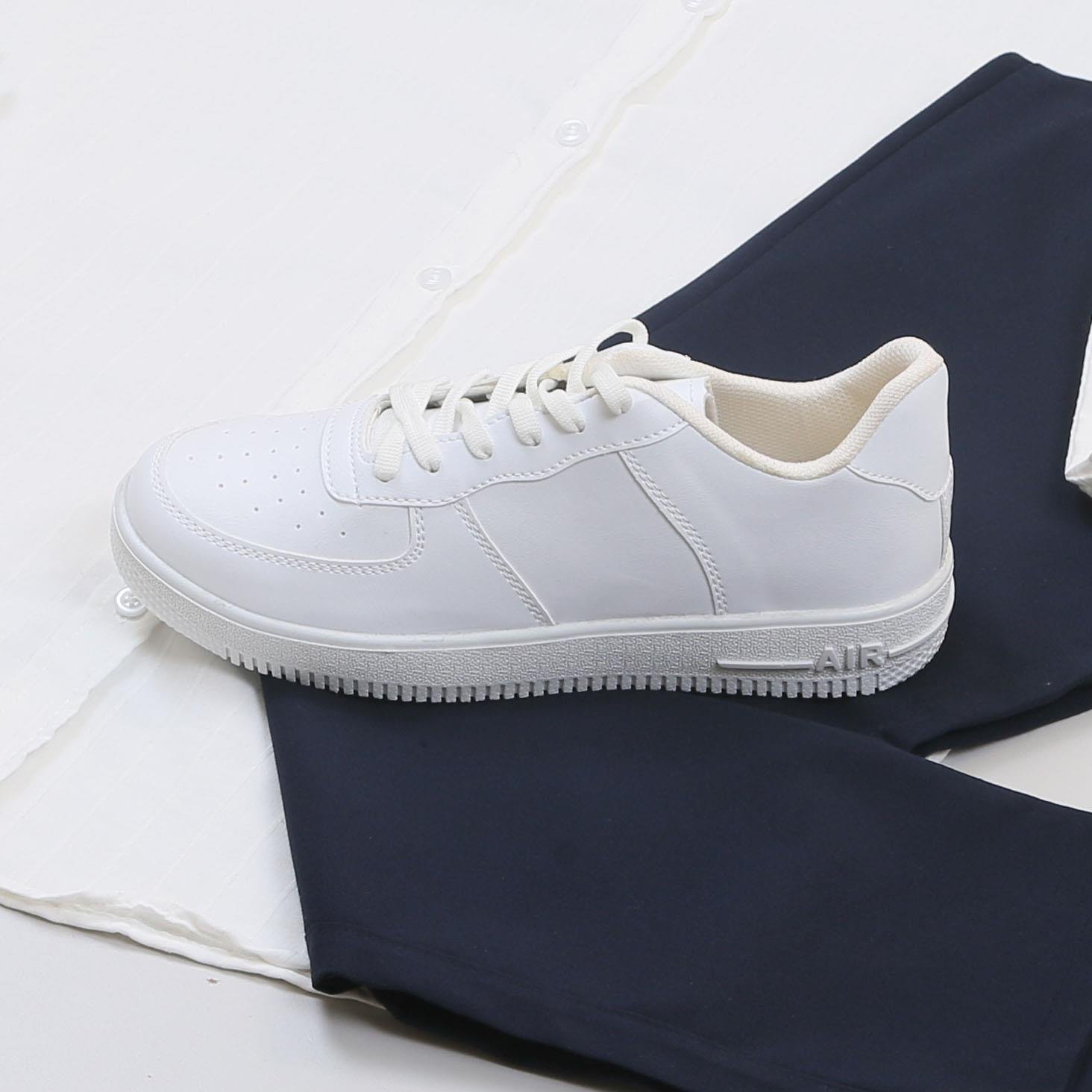 Beyaz Çizgili Gömlek Pantolon Ayakkabı Kombin