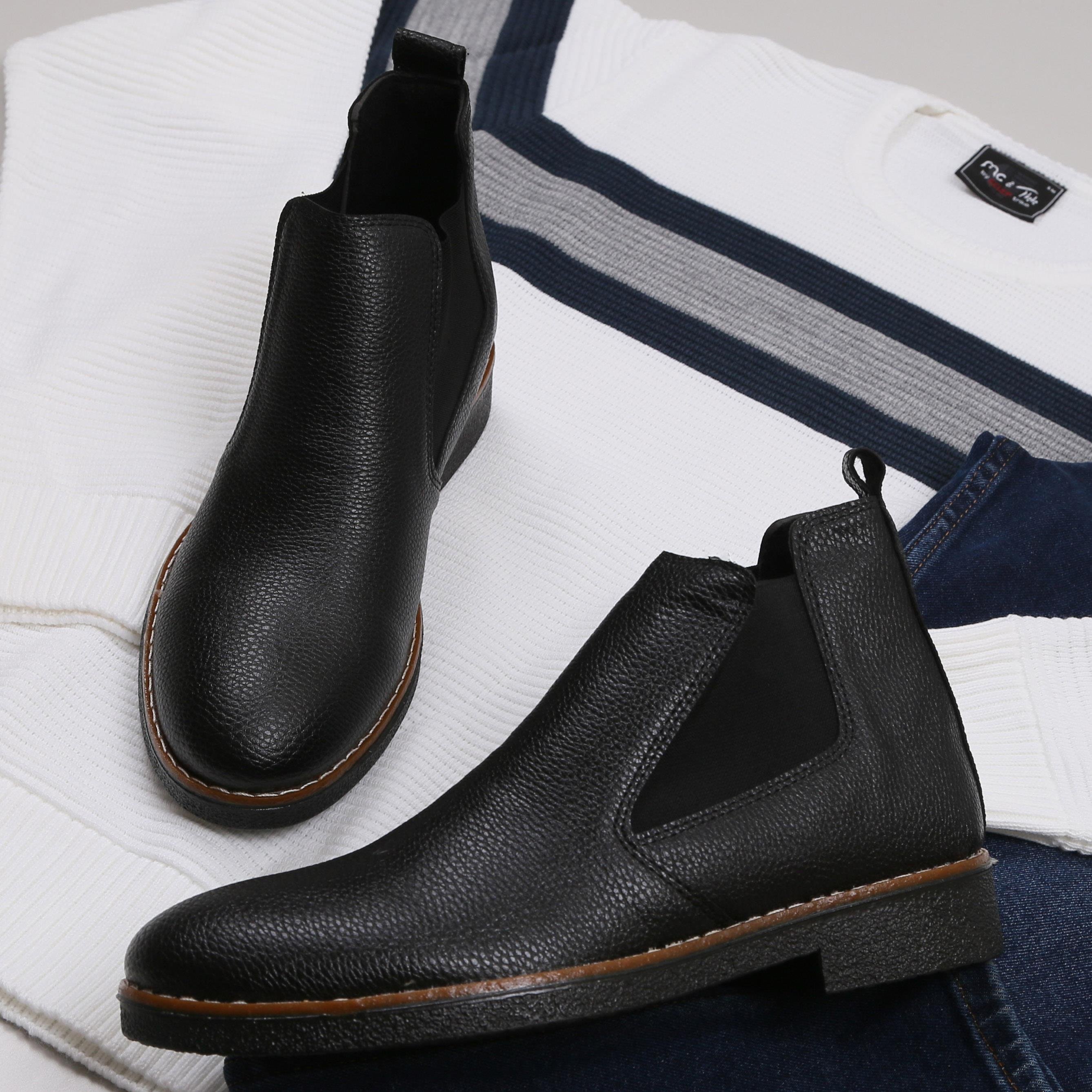 Beyaz Çizgili Kazak Kot Pantolon Bot Kombini