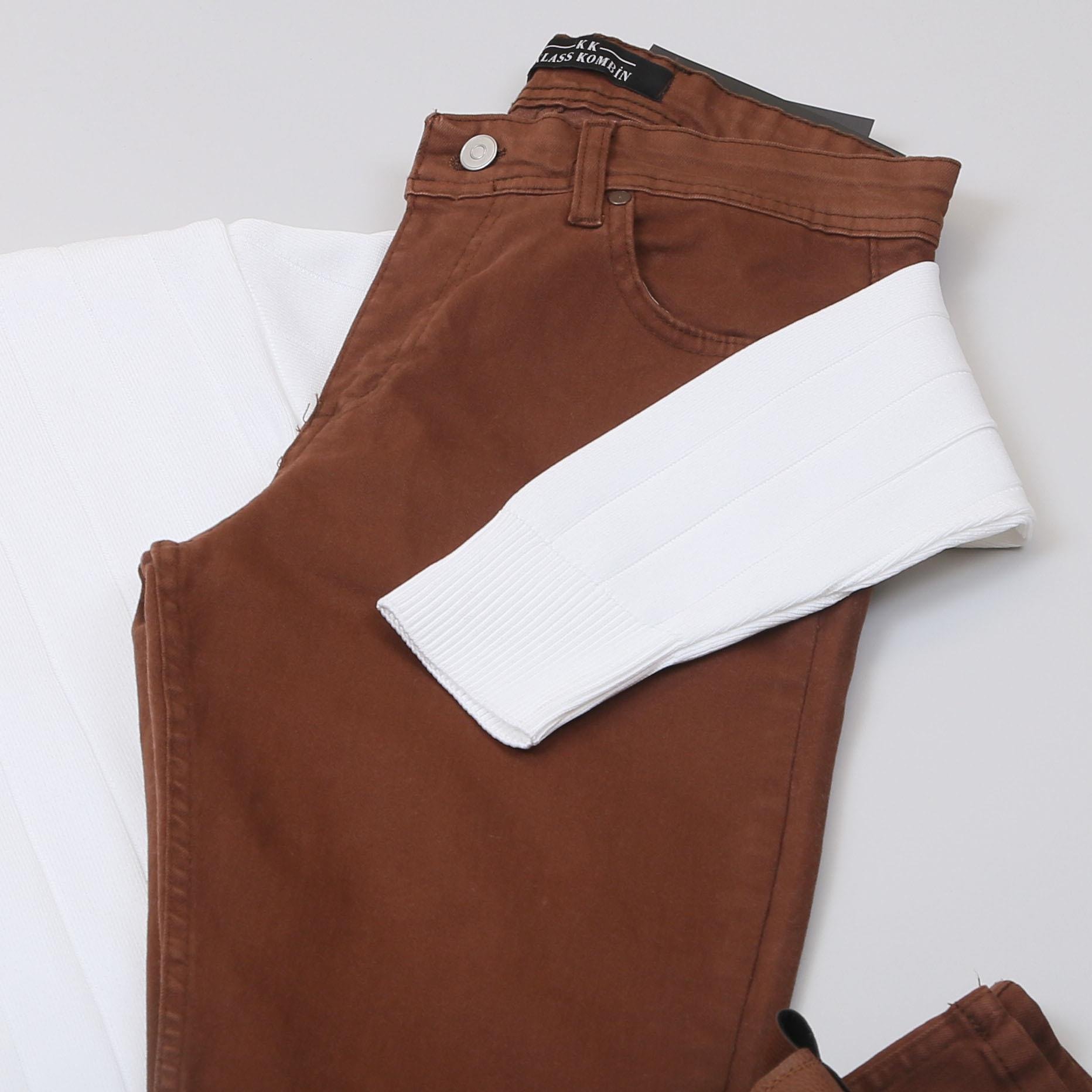 Beyaz Çizgili Triko Polo Yaka Pantolon Bot Kombin