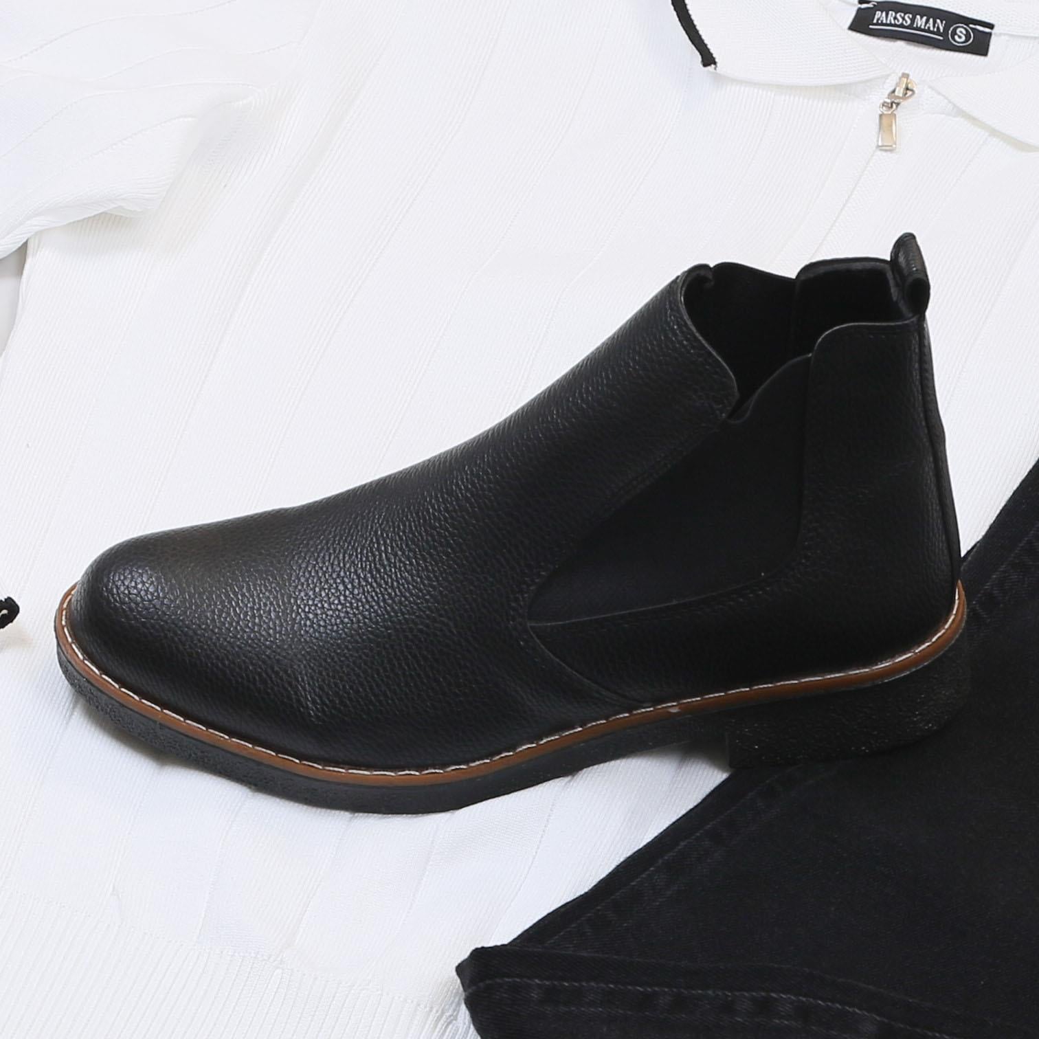 Beyaz Çizgili Triko Polo Yaka Pantolon Bot Kombin