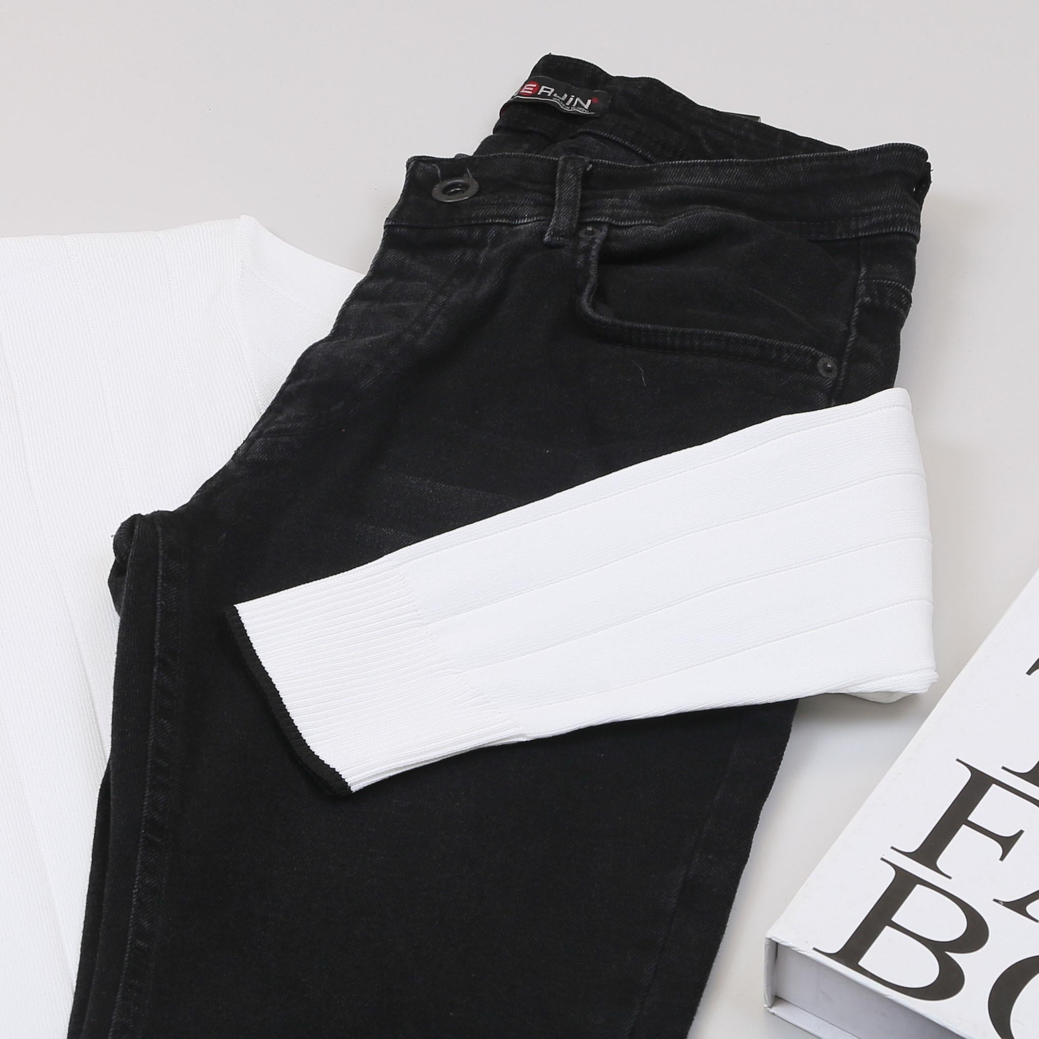 Beyaz Çizgili Triko Polo Yaka Pantolon Bot Kombin