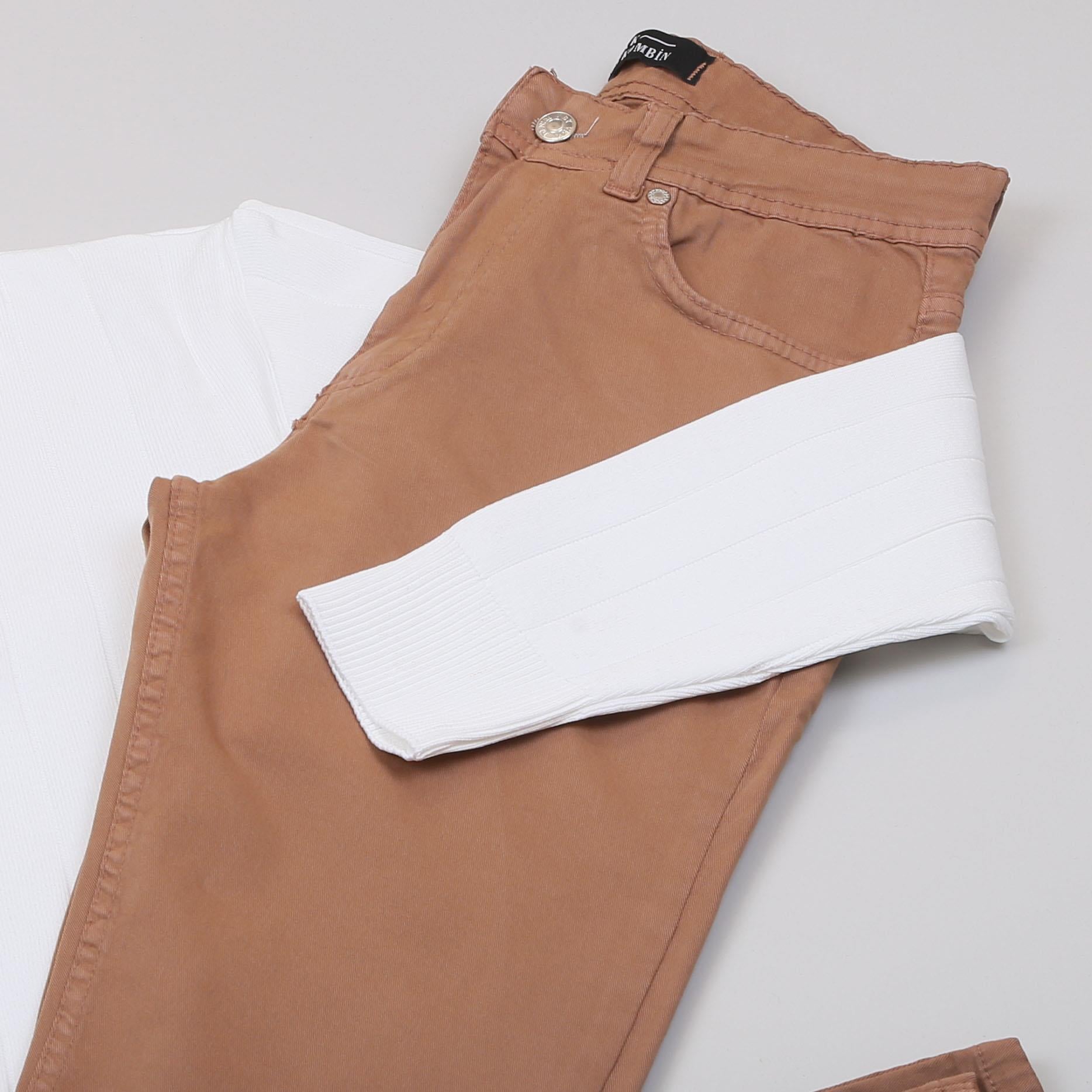 Beyaz Çizgili Triko Polo Yaka Pantolon Ayakkabı Kombin