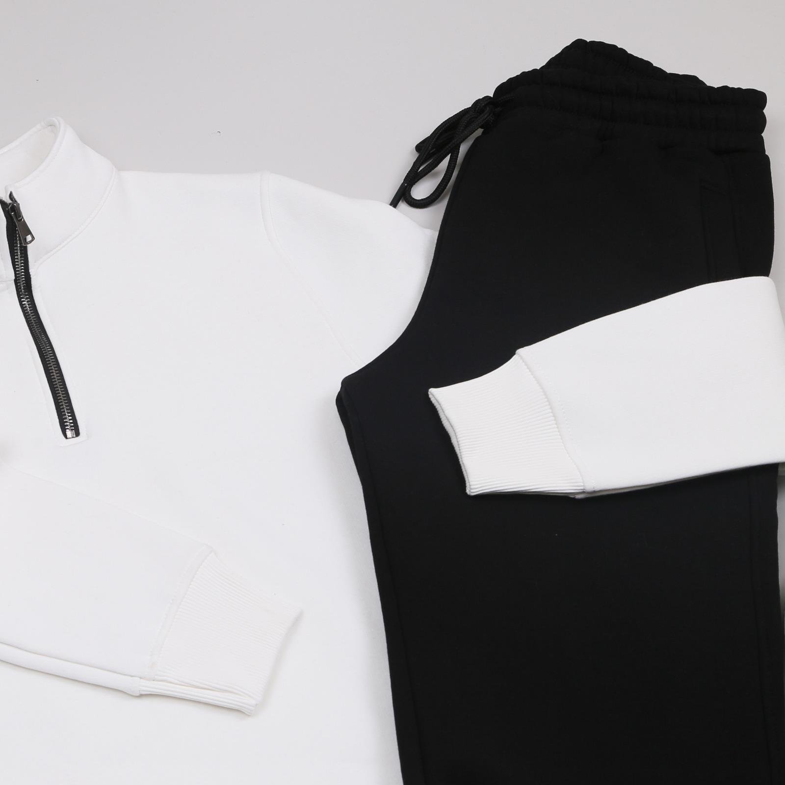 Beyaz Dik Yaka Sweatshirt Siyah Eşofman Ayakkabı  Kombini