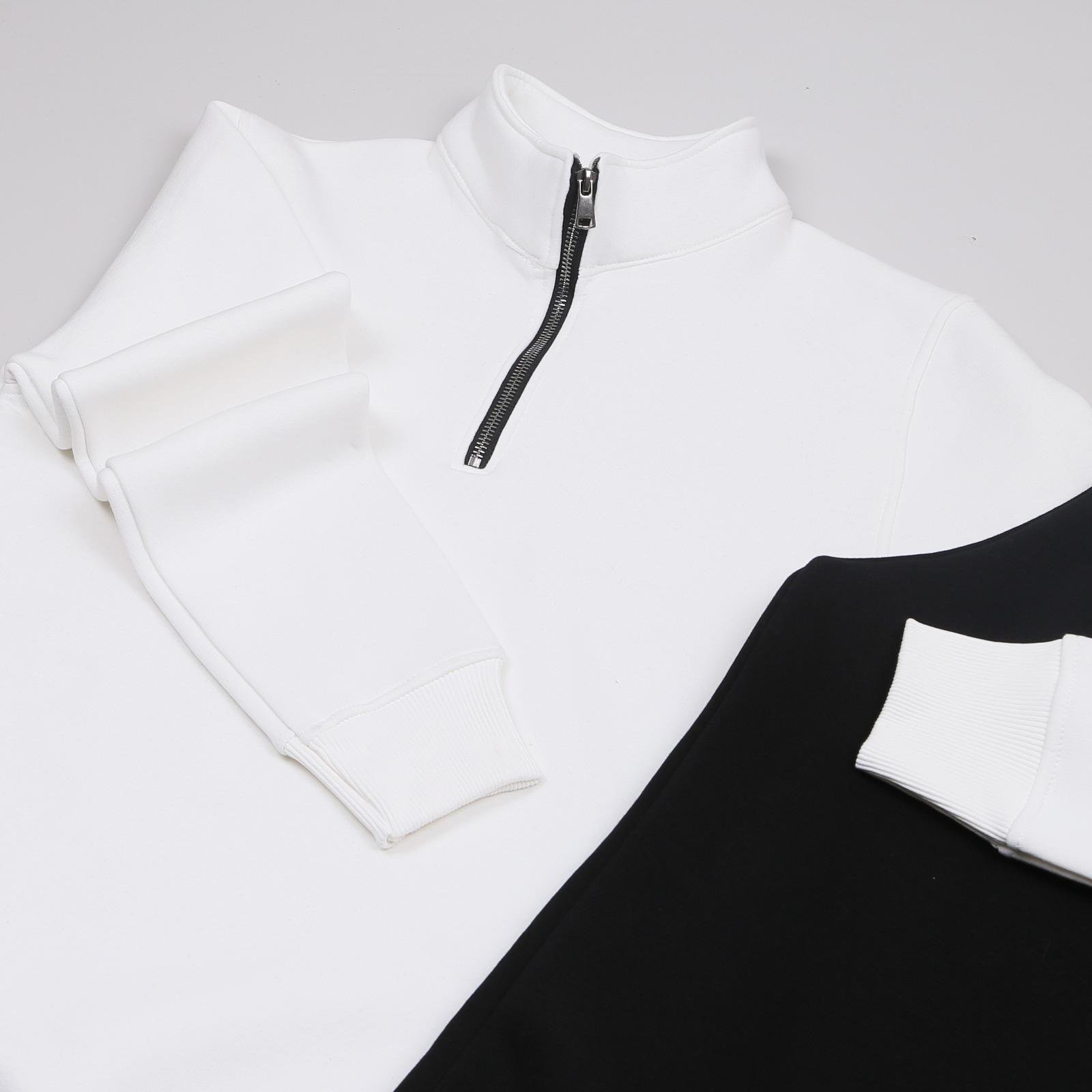 Beyaz Dik Yaka Sweatshirt Siyah Eşofman Ayakkabı  Kombini