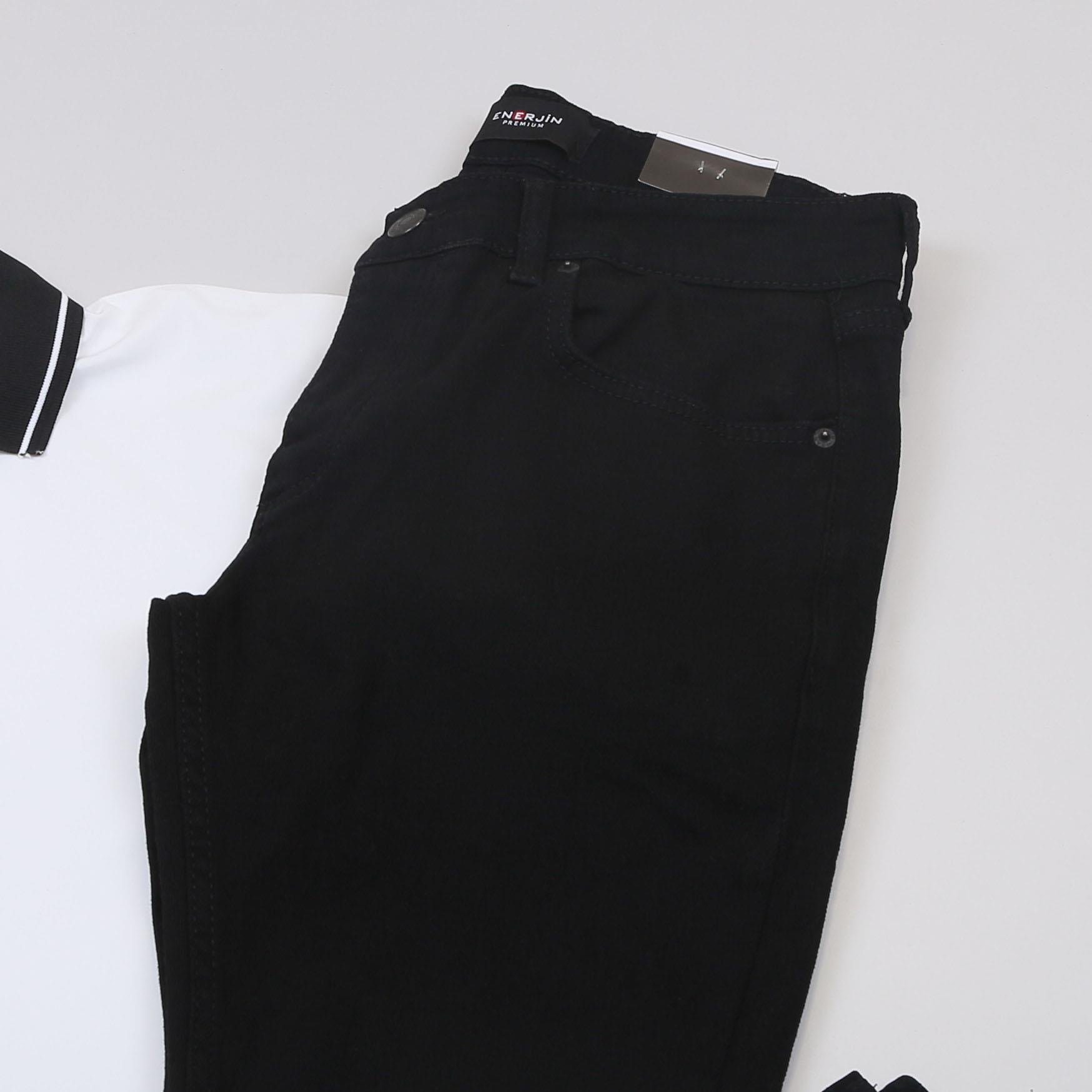 Beyaz Forma Kumaş Polo Yaka Tişört Pantolon Ayakkabı Kombin