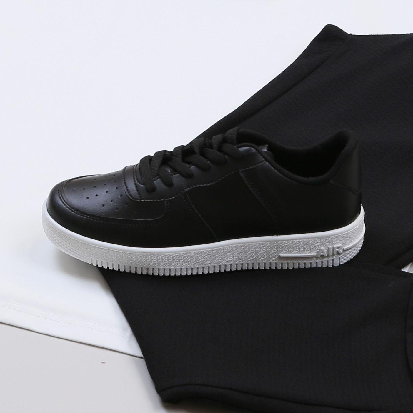 Beyaz Forma Kumaş Polo Yaka Tişört Pantolon Ayakkabı Kombin