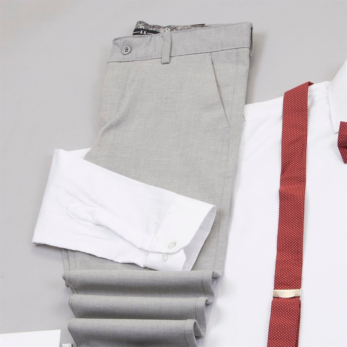 Beyaz Gömlek Açık Gri Pantolon Papyon Askı Ayakkabı Kombin