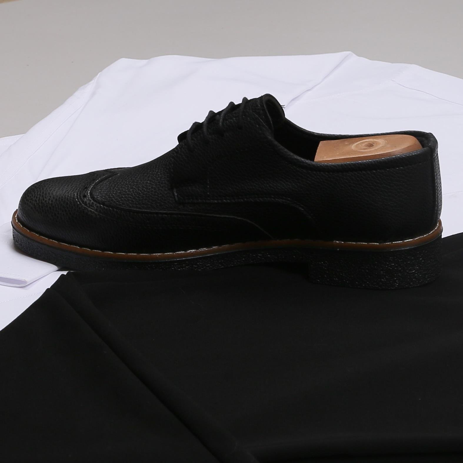 Beyaz  Gömlek Baggy Siyah kumaş Pantolon