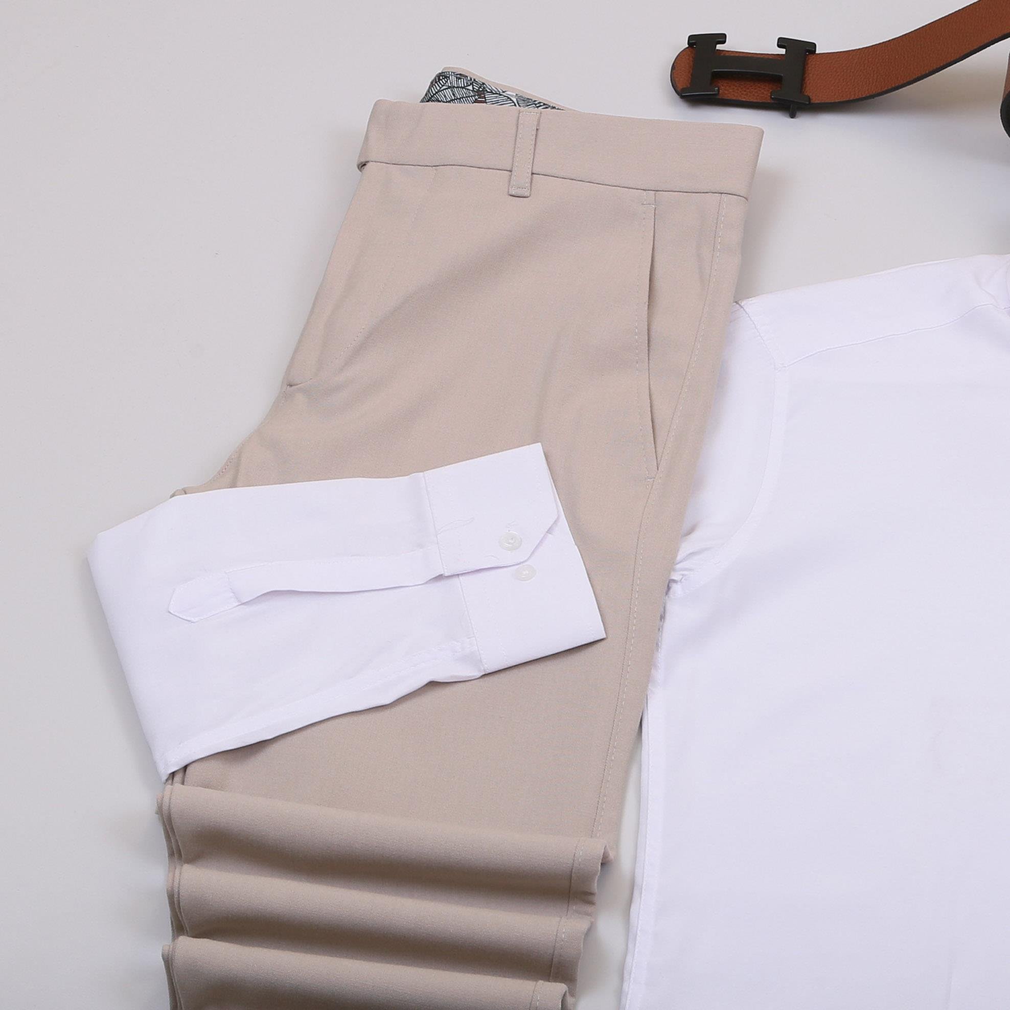 Beyaz Gömlek Bej Pantolon Ayakkabı Kombin