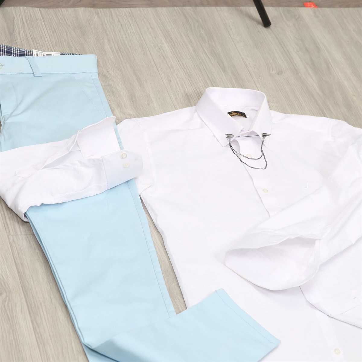 Beyaz Gömlek Buz Mavisi  Pantolon Kombini