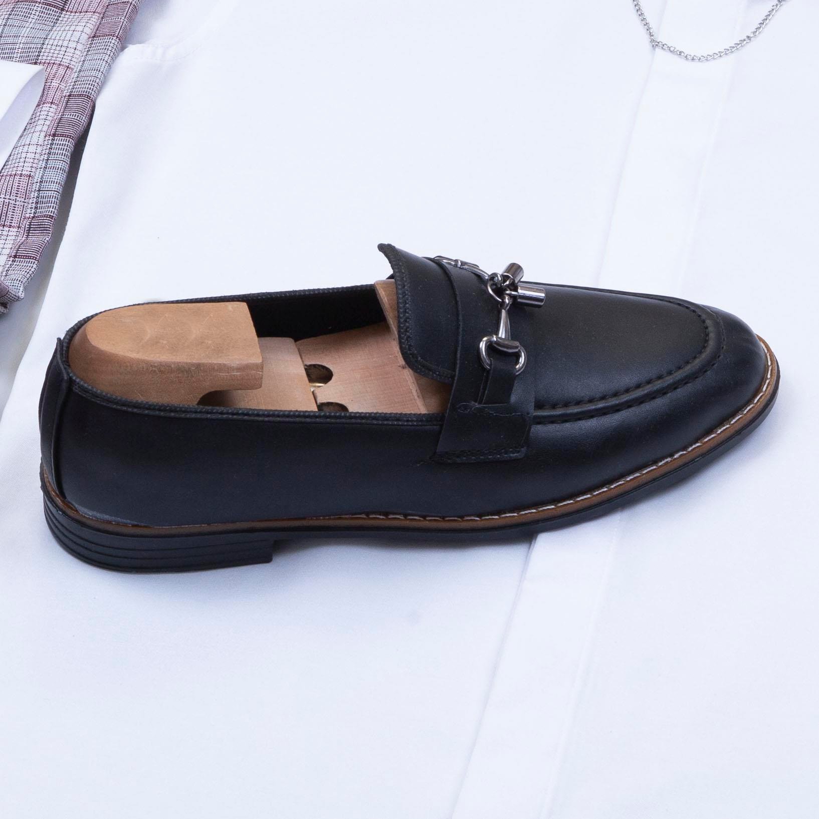 Beyaz Gömlek Ekose Pantolon Ayakkabı Kombin