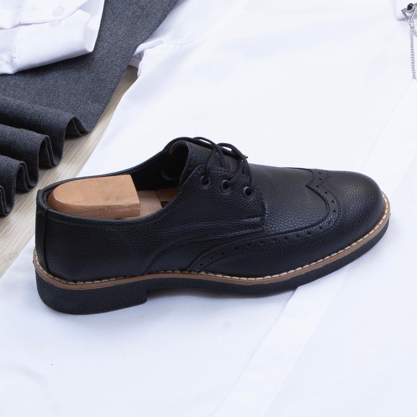 Beyaz Gömlek Füme Pantolon Ayakkabı Kombin