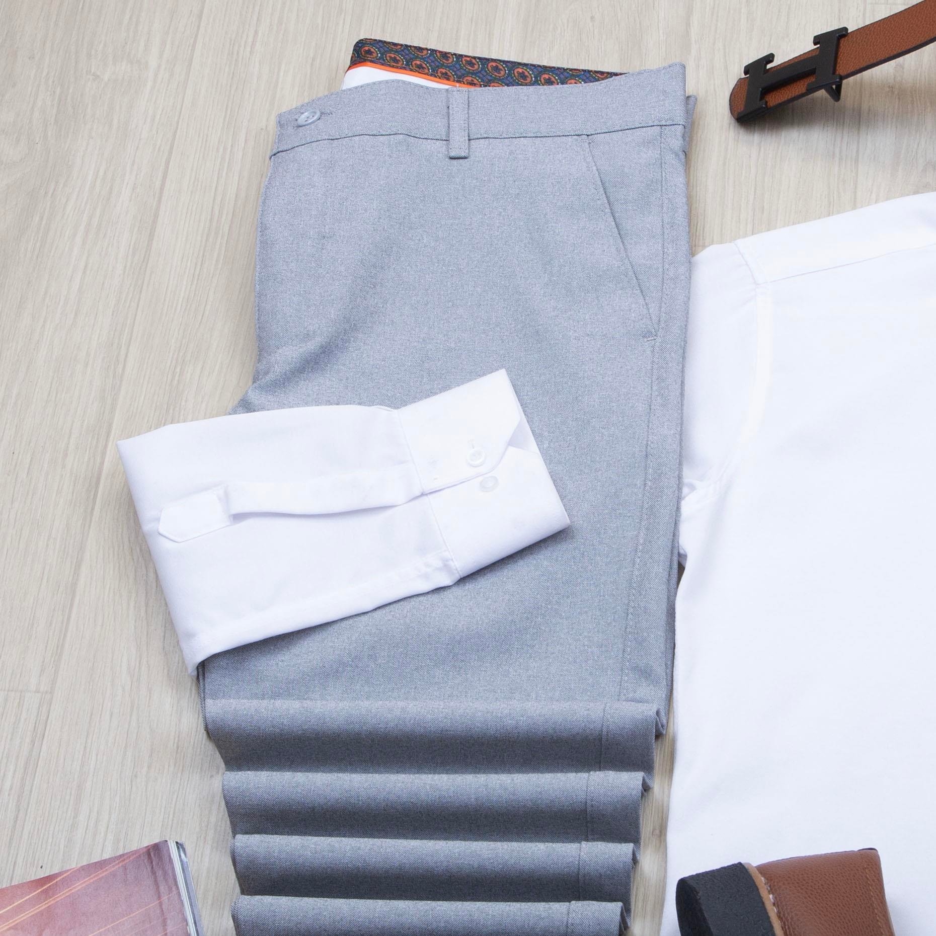 Beyaz Gömlek Gri Pantolon Ayakkabı Kombin