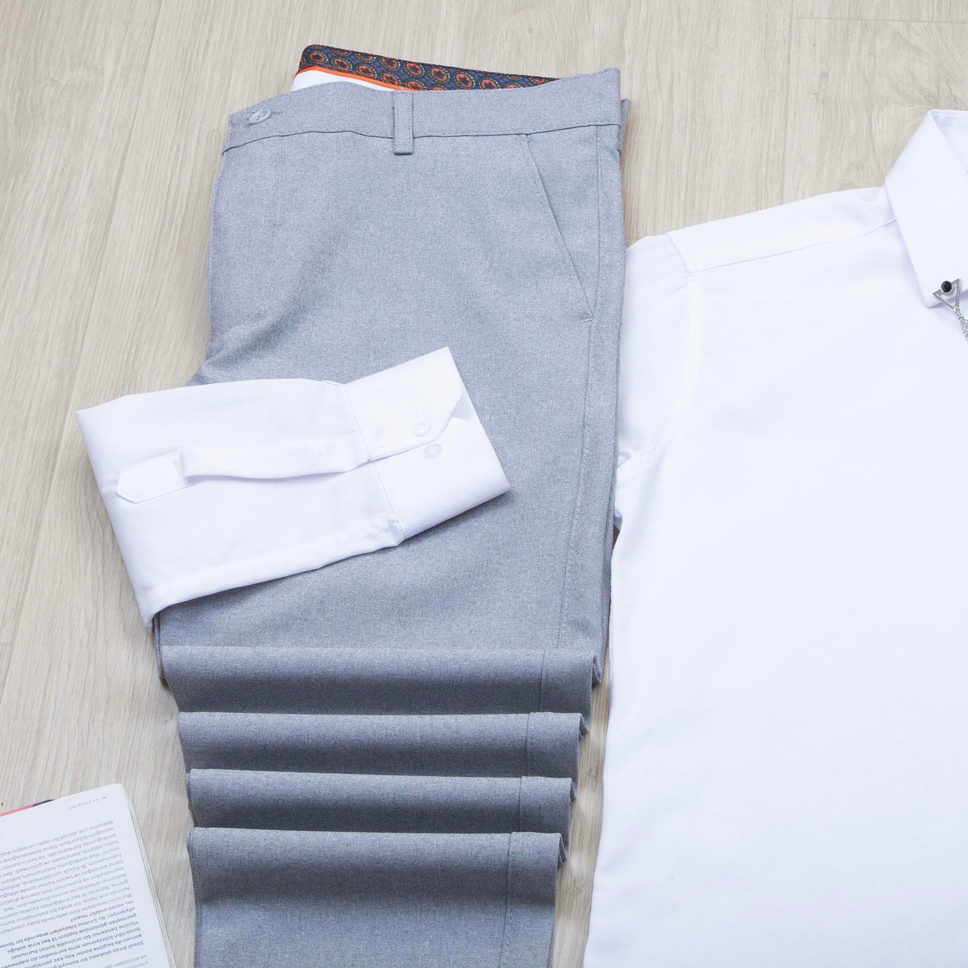 Beyaz Gömlek Gri Pantolon Kombin