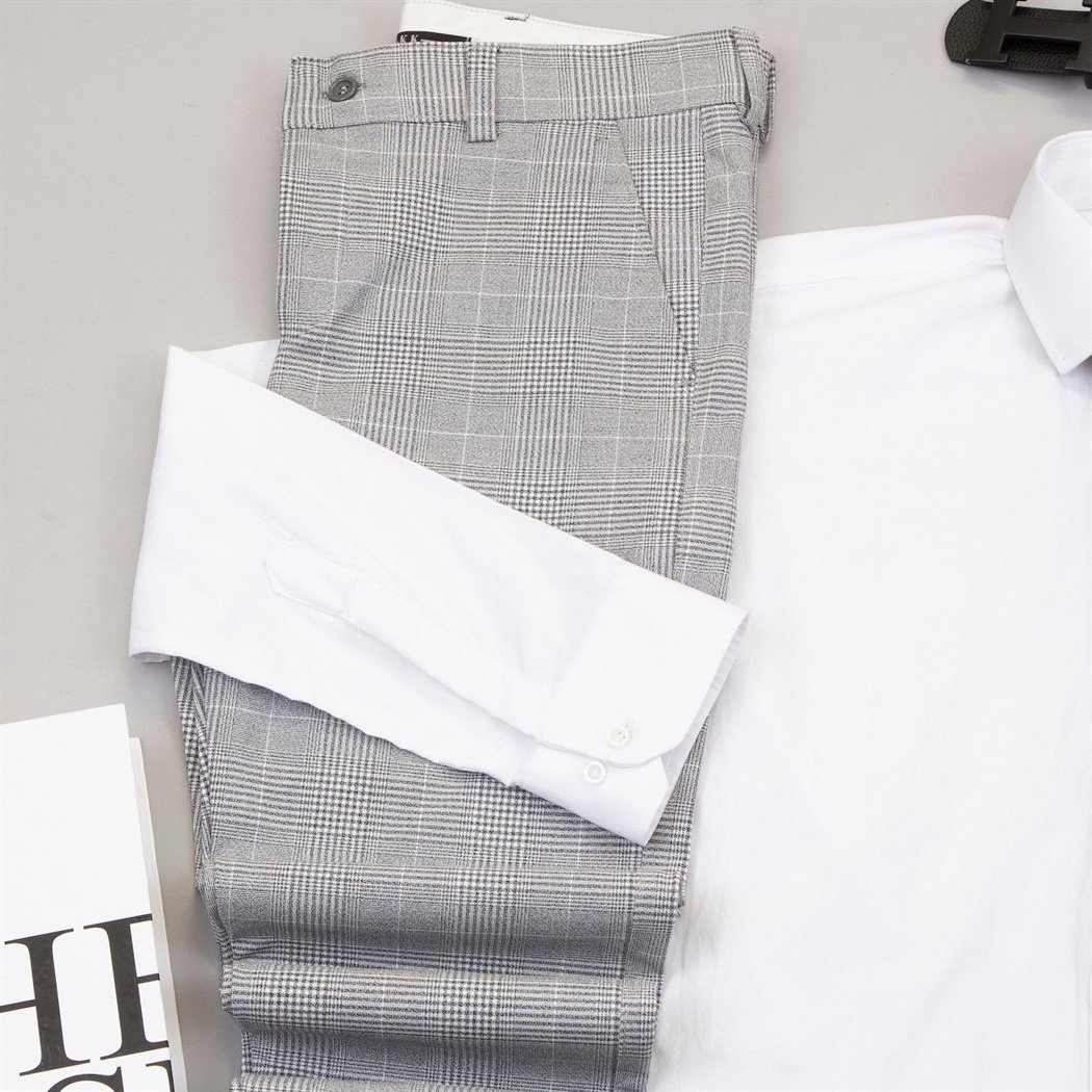 Beyaz Gömlek Ekoseli Pantolon Ayakkabı Kombini 