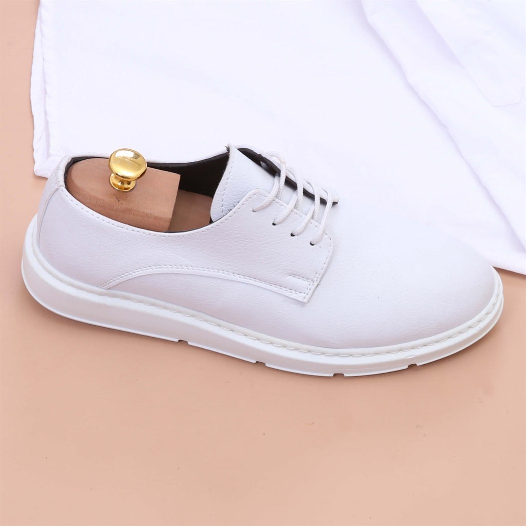 Beyaz Gömlek Kumaş Pantolon Spor Ayakkabı Koımbini 