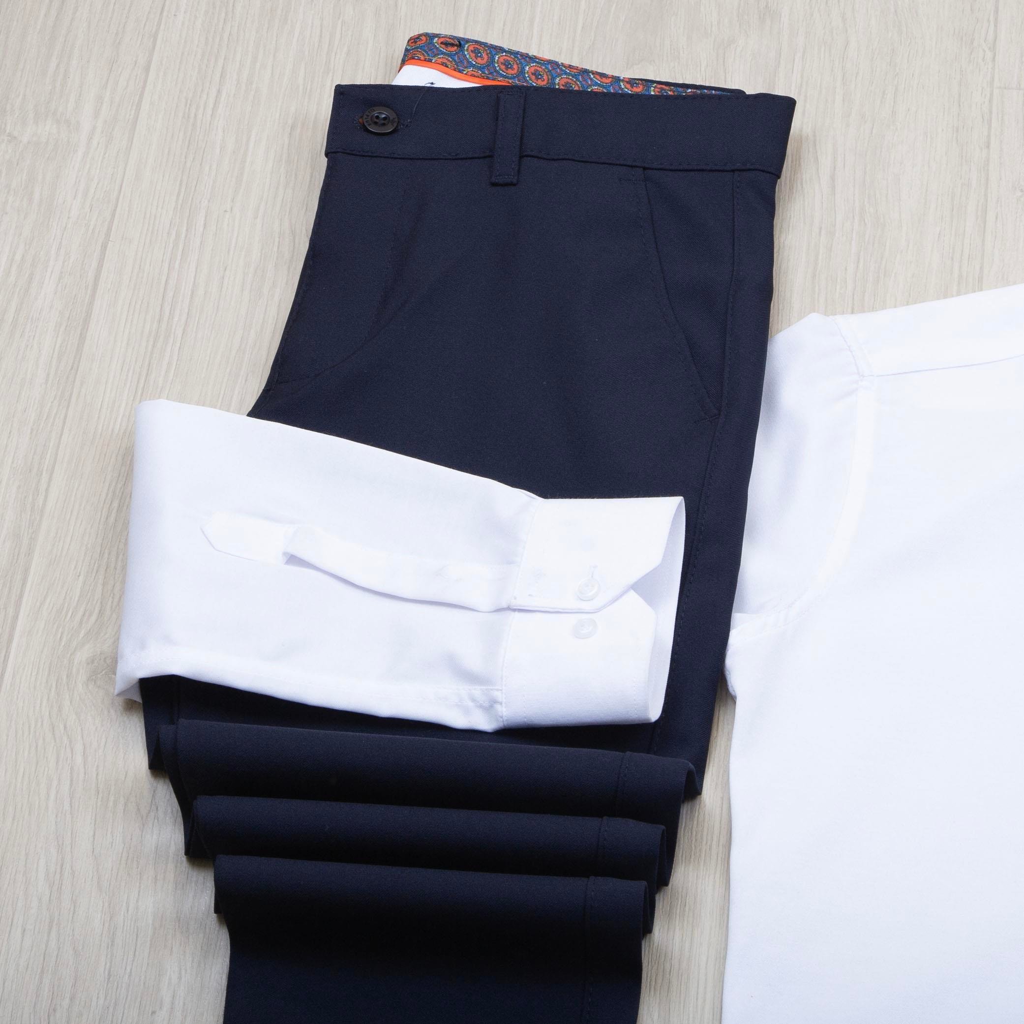 Beyaz Gömlek Lacivert Pantolon Kombin