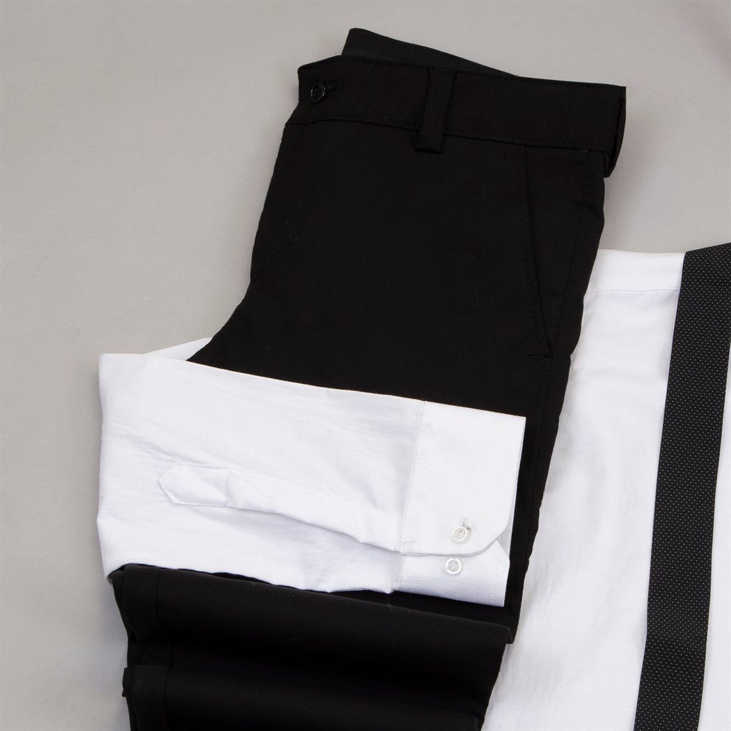 Beyaz Gömlek Pantolon Papyon Askı Ayakkabı Kombin