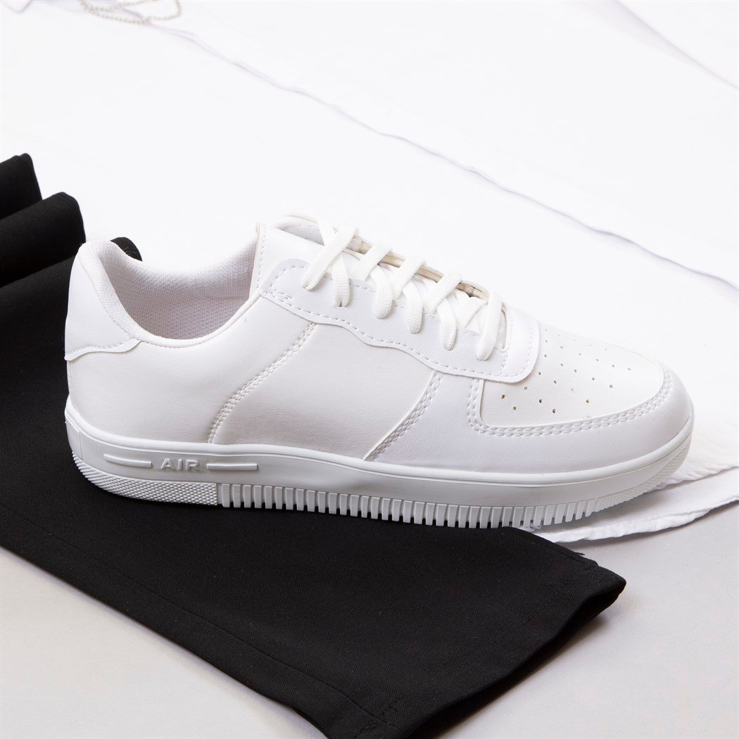 Beyaz Gömlek Siyah Kumaş Pantolon Ayakkabı Kombin