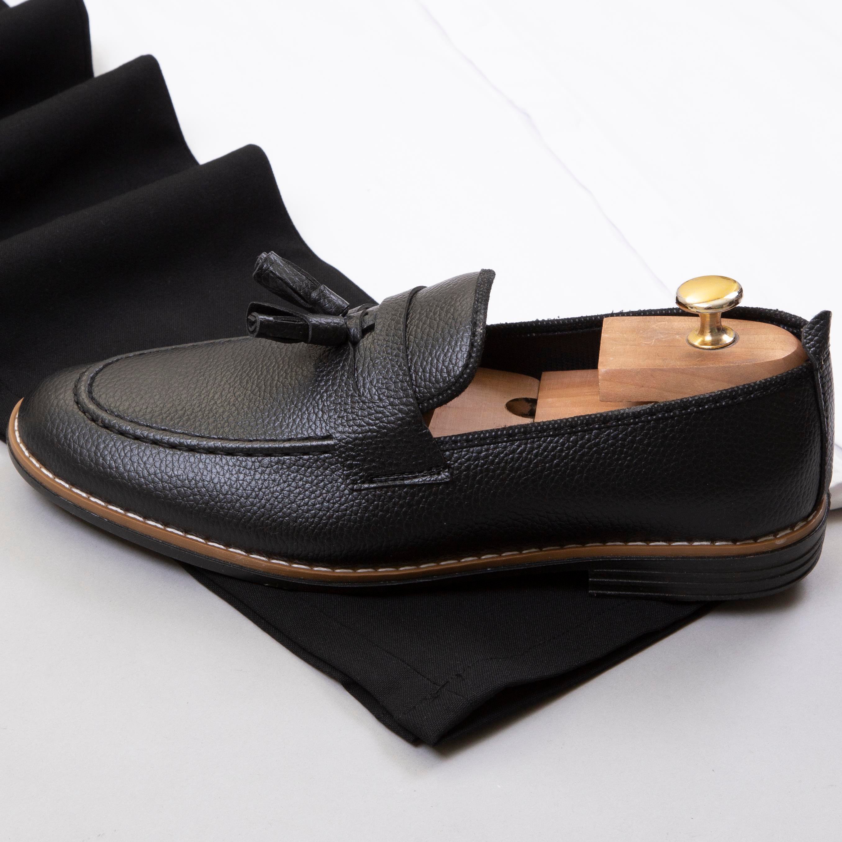 Beyaz Gömlek Siyah Pantolon Ayakkabı Kombin