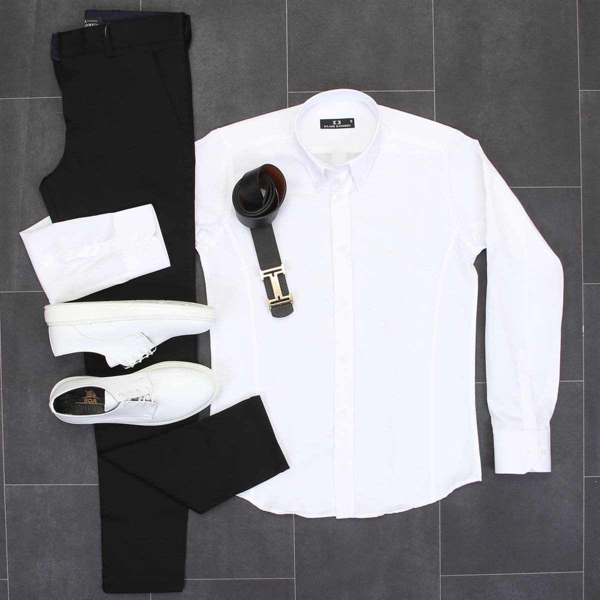 Beyaz Gömlek Siyah Pantolon Beyaz Ayakkabı Kombini