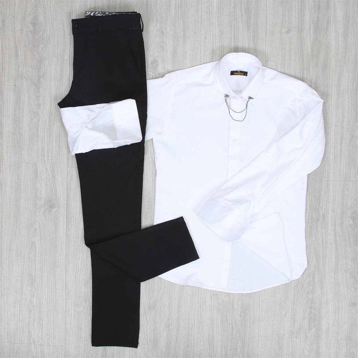 Beyaz Gömlek Siyah Pantolon Kombini