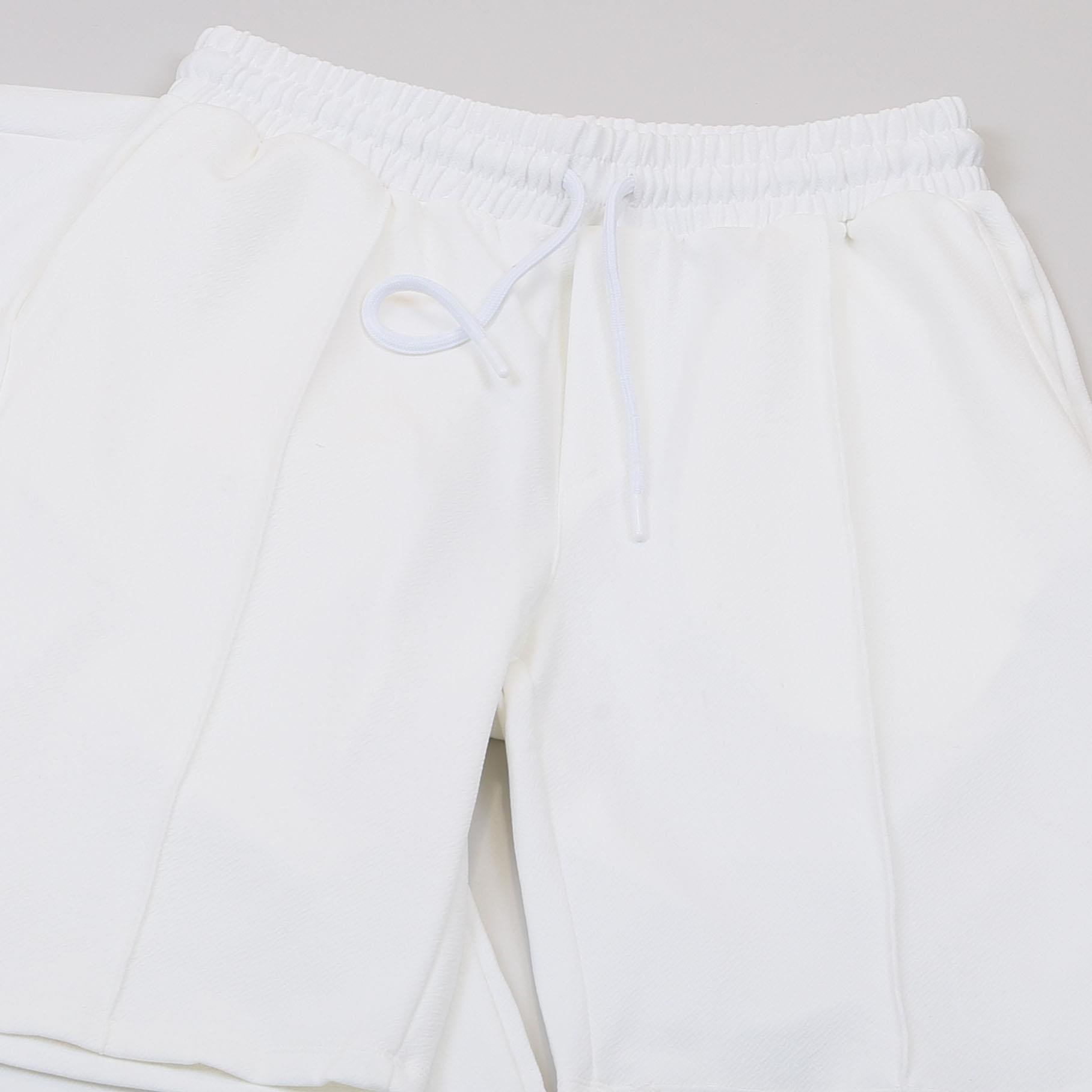 Beyaz Gömlek Şort  Ayakkabı Kombin