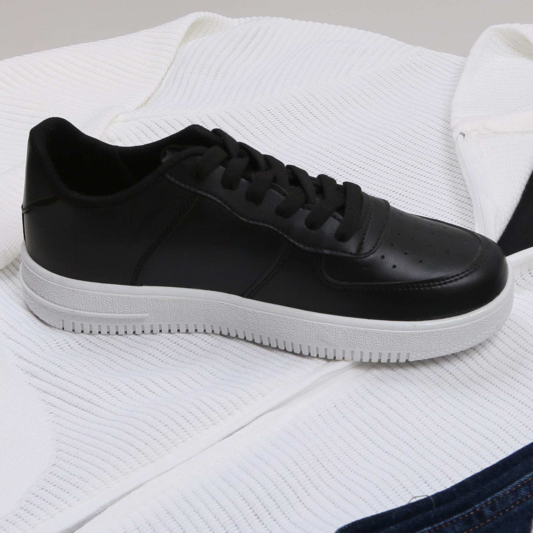 beyaz kapşonlu hırka kombini