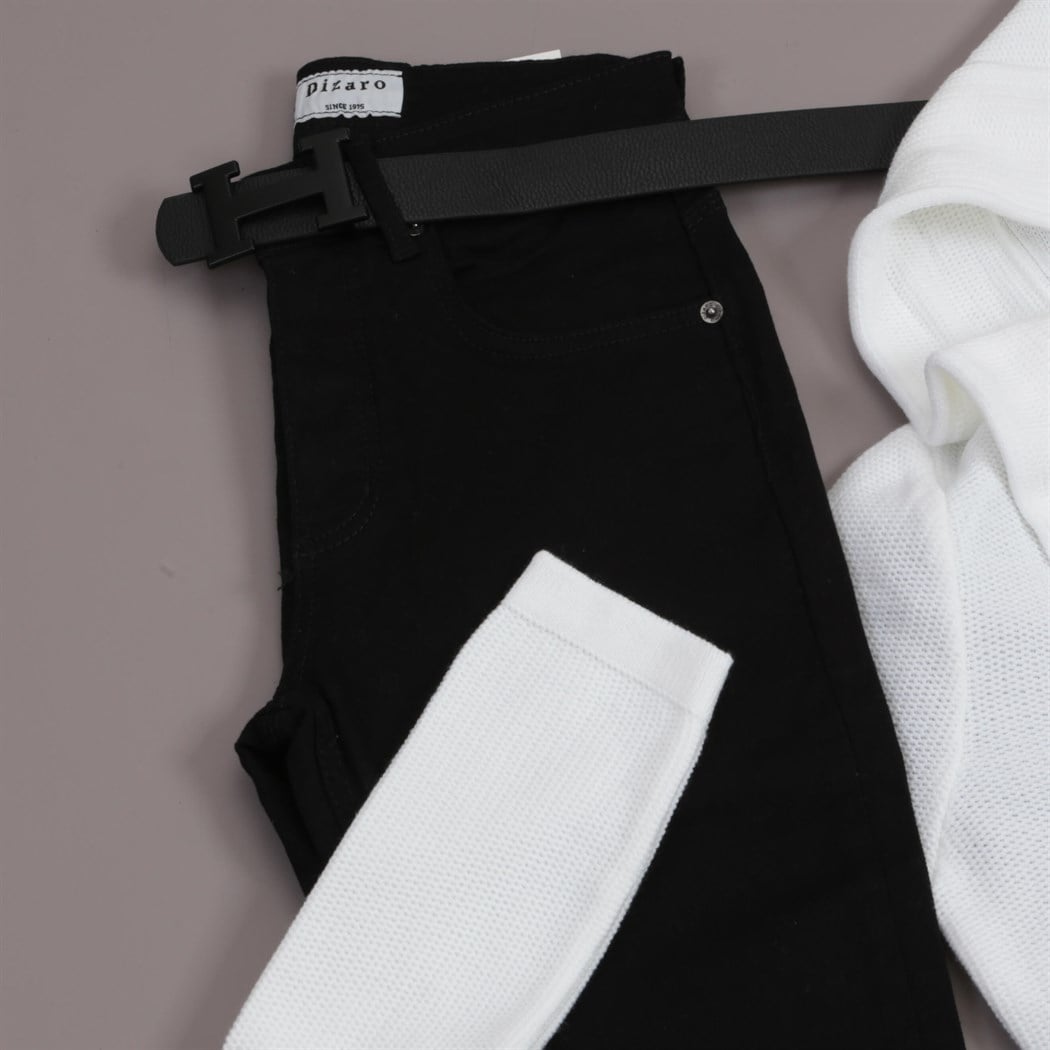 Beyaz Kapşonlu Hırka Pantolon Kombini