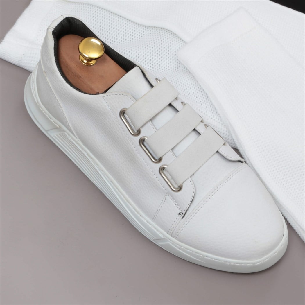 Beyaz Kapşonlu Hırka Pantolon Kombini