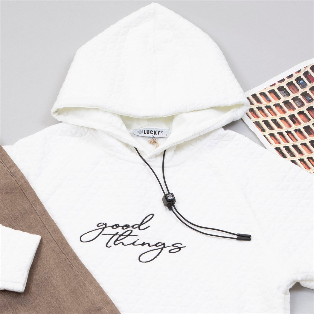 Beyaz Kapşonlu Sweat Pantolon Ayakkabı Kombin