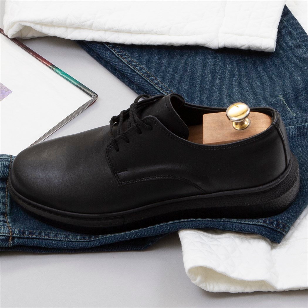 Beyaz Kapşonlu Sweat Pantolon Ayakkabı Kombin