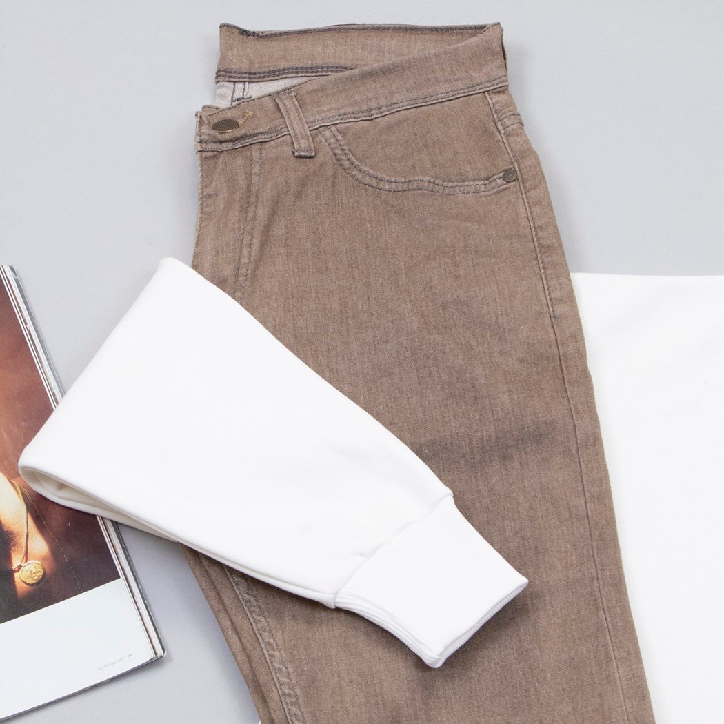 Beyaz Kapşonlu Sweat Pantolon Ayakkabı Kombin